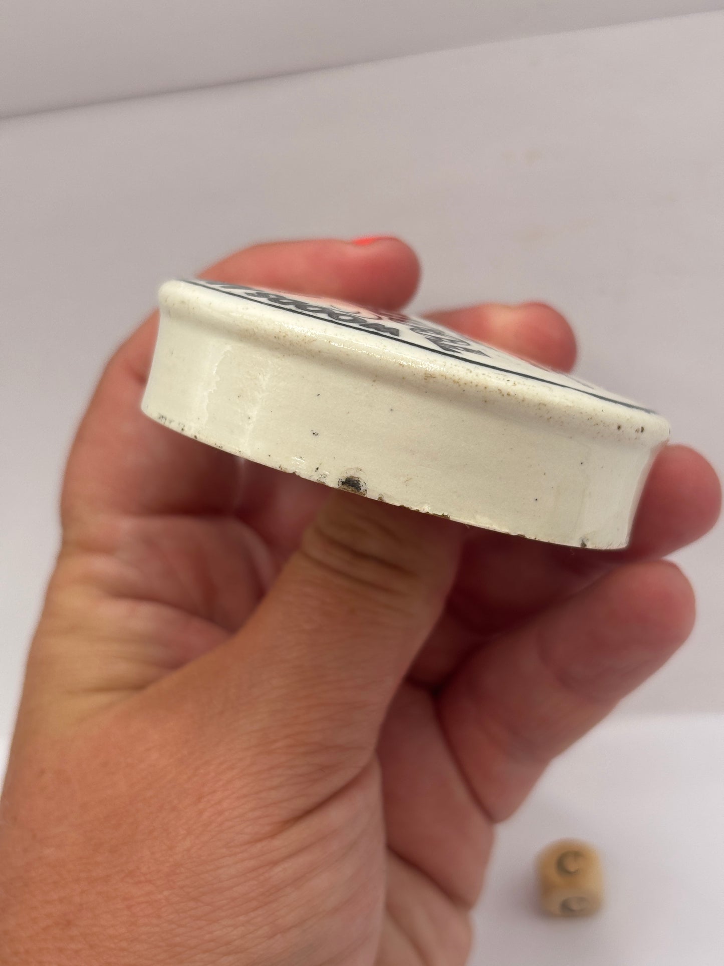 Old advertising lid, Woods areca nut tooth paste (c)
