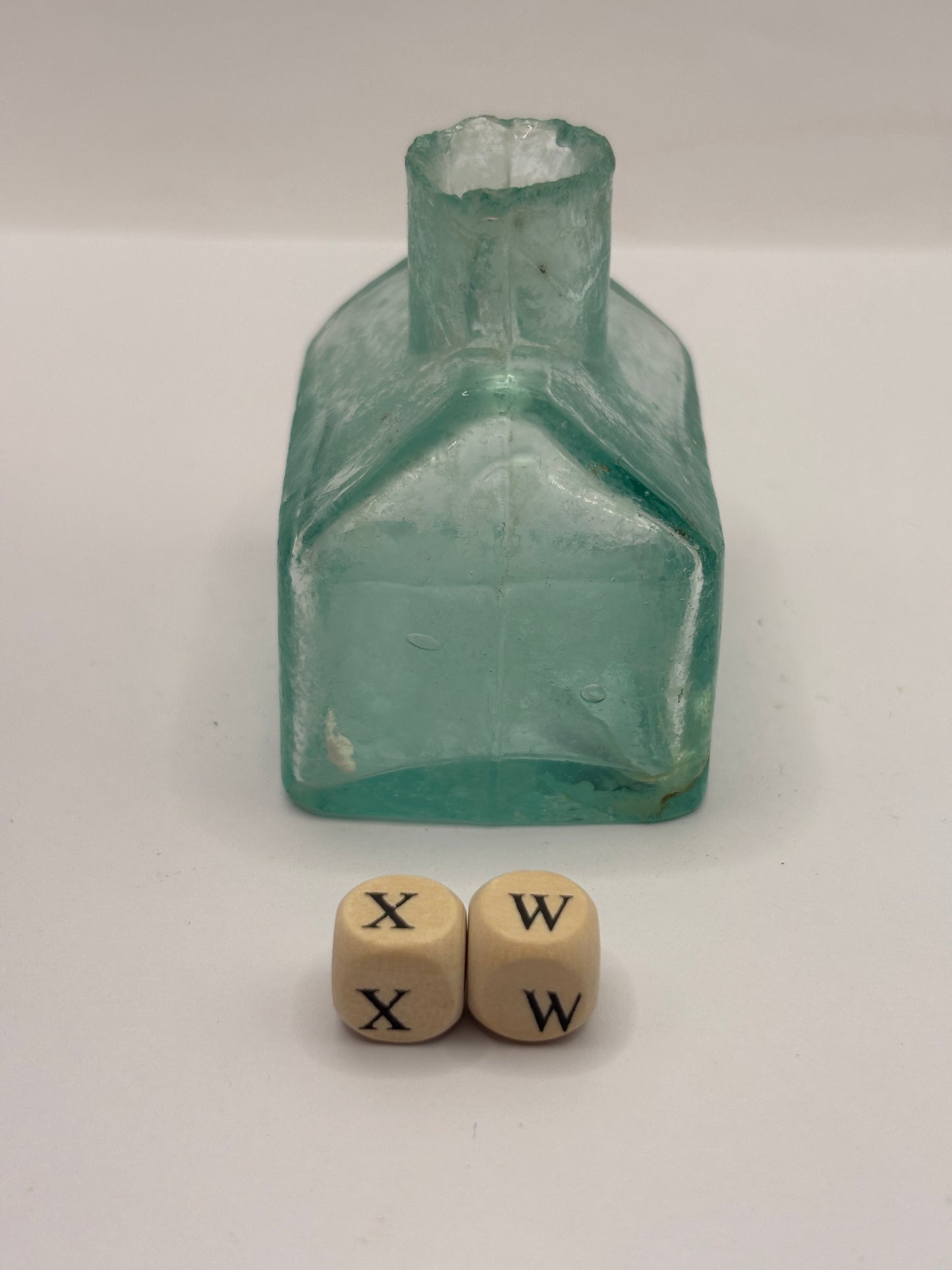 Old aqua glass inkwell, house ink (xw)