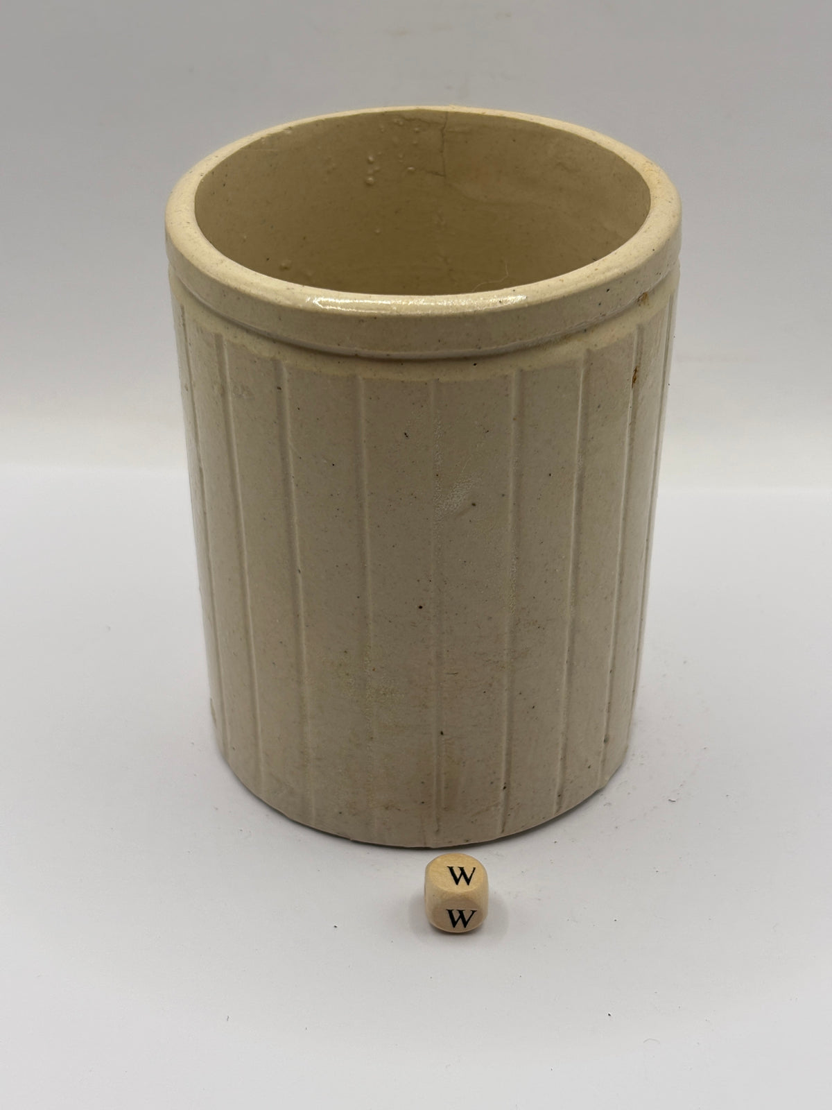 Old 1lb ribbed Hartleys stoneware jam pot (w)