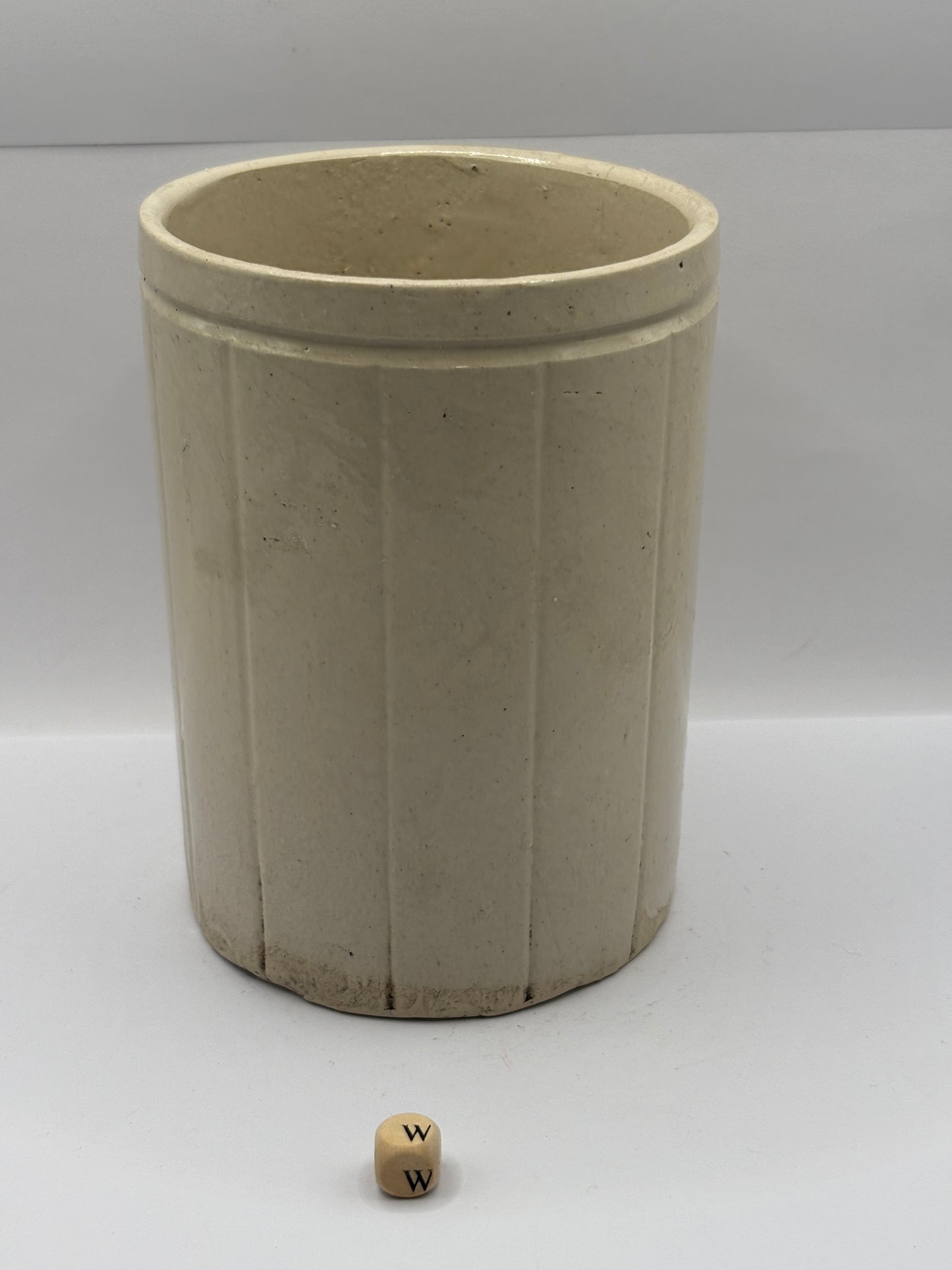 Old 2lb ribbed Hartleys stoneware jam pot (w)