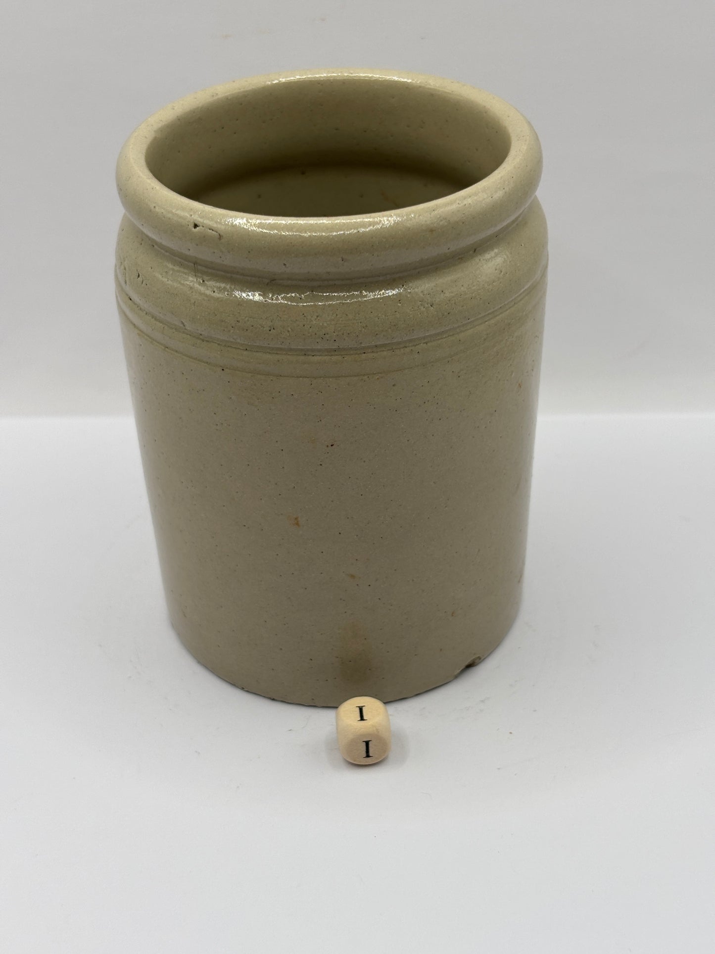 Old 1lb rolled top stoneware jam pot (i)