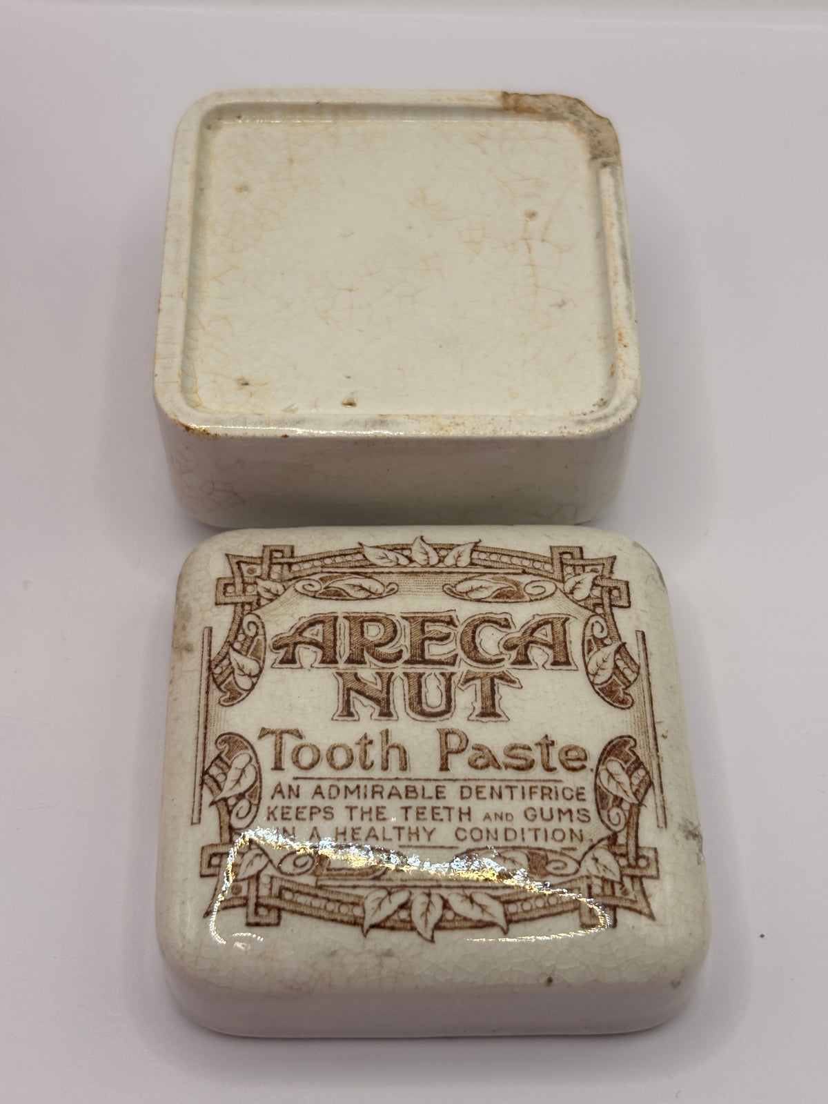 Old advertising lid and base. Areca nut toothpaste. Serpia print. Damaged