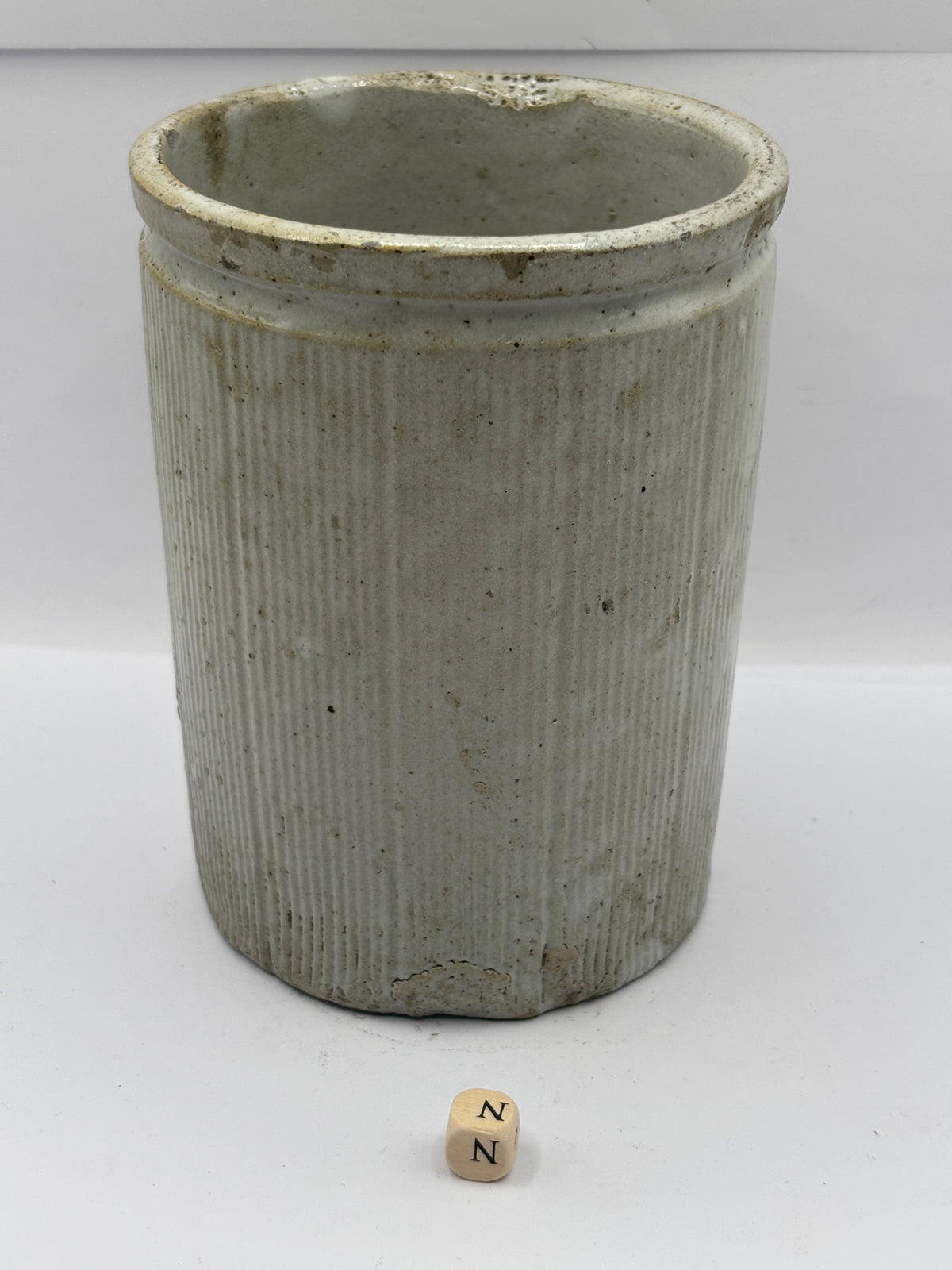 Old 2lb ribbed stoneware jam pot (N)