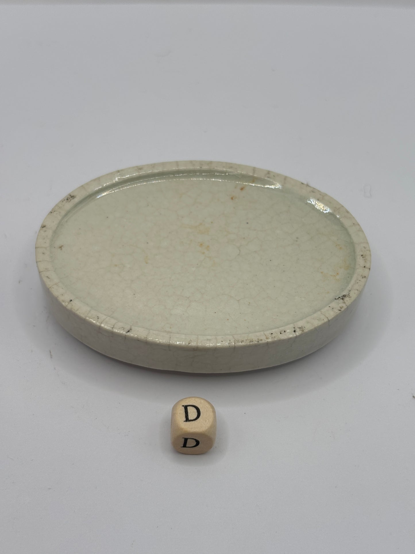 Rare oval shaped pot lid base, stacker (D)