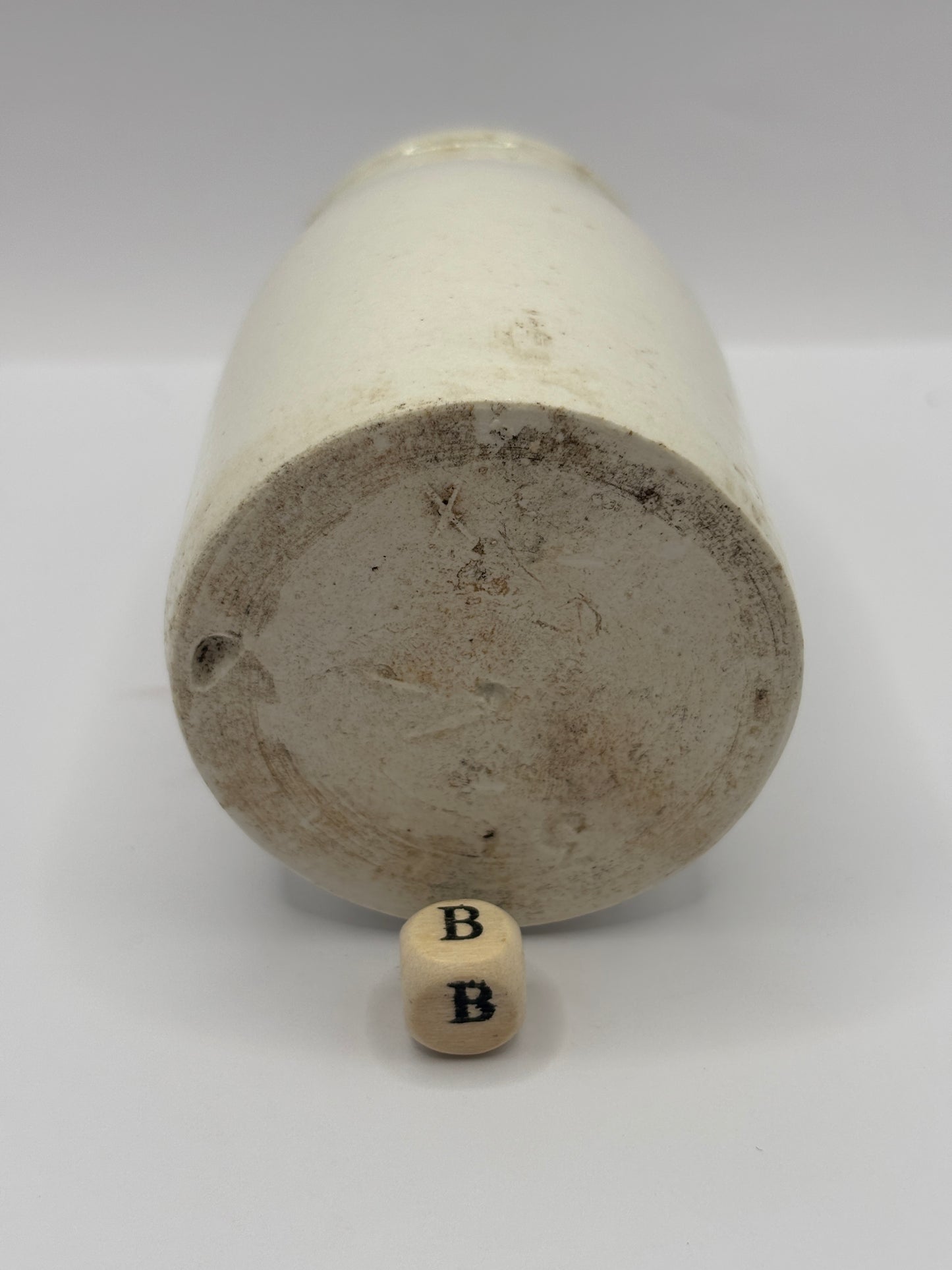 Old white stoneware jar, creamer, churn (B)