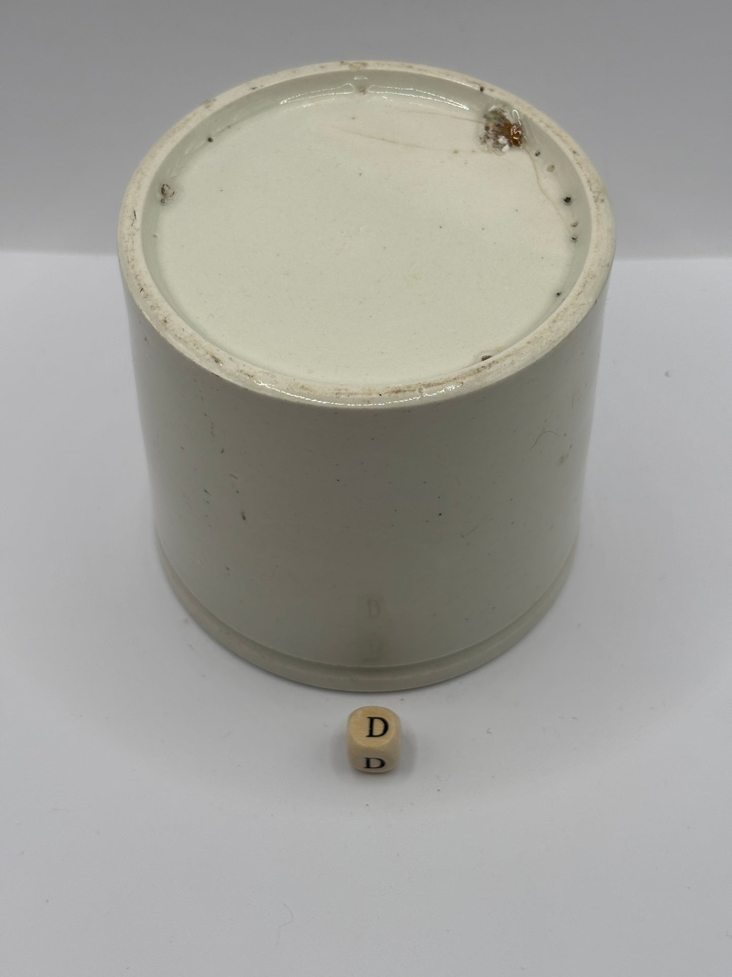 Old ironstone pot/jar (D)