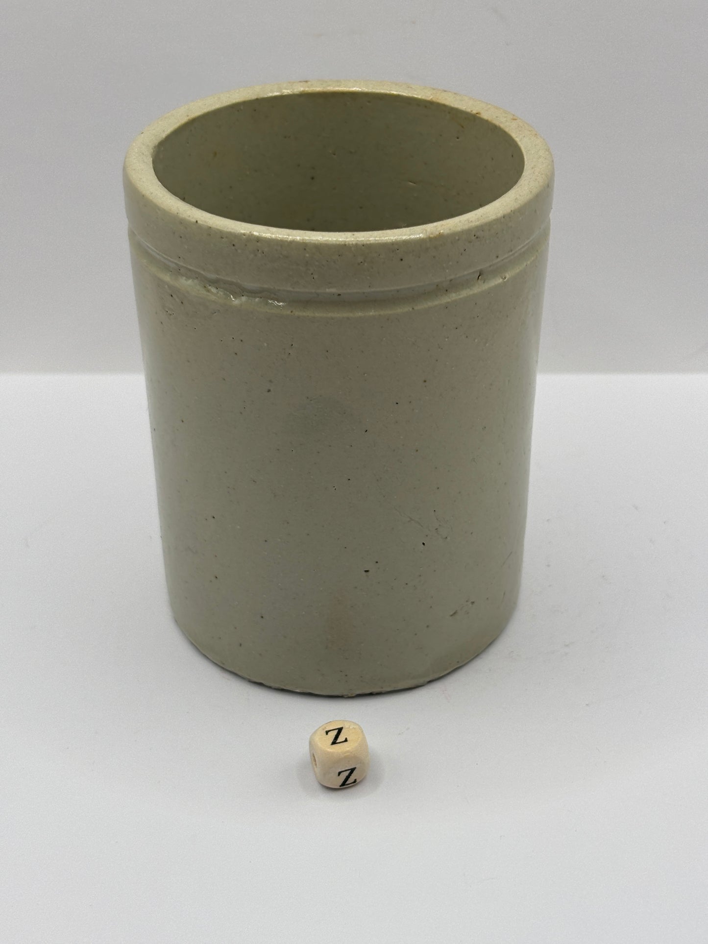 Old 1lb smooth stoneware jam pot (z)