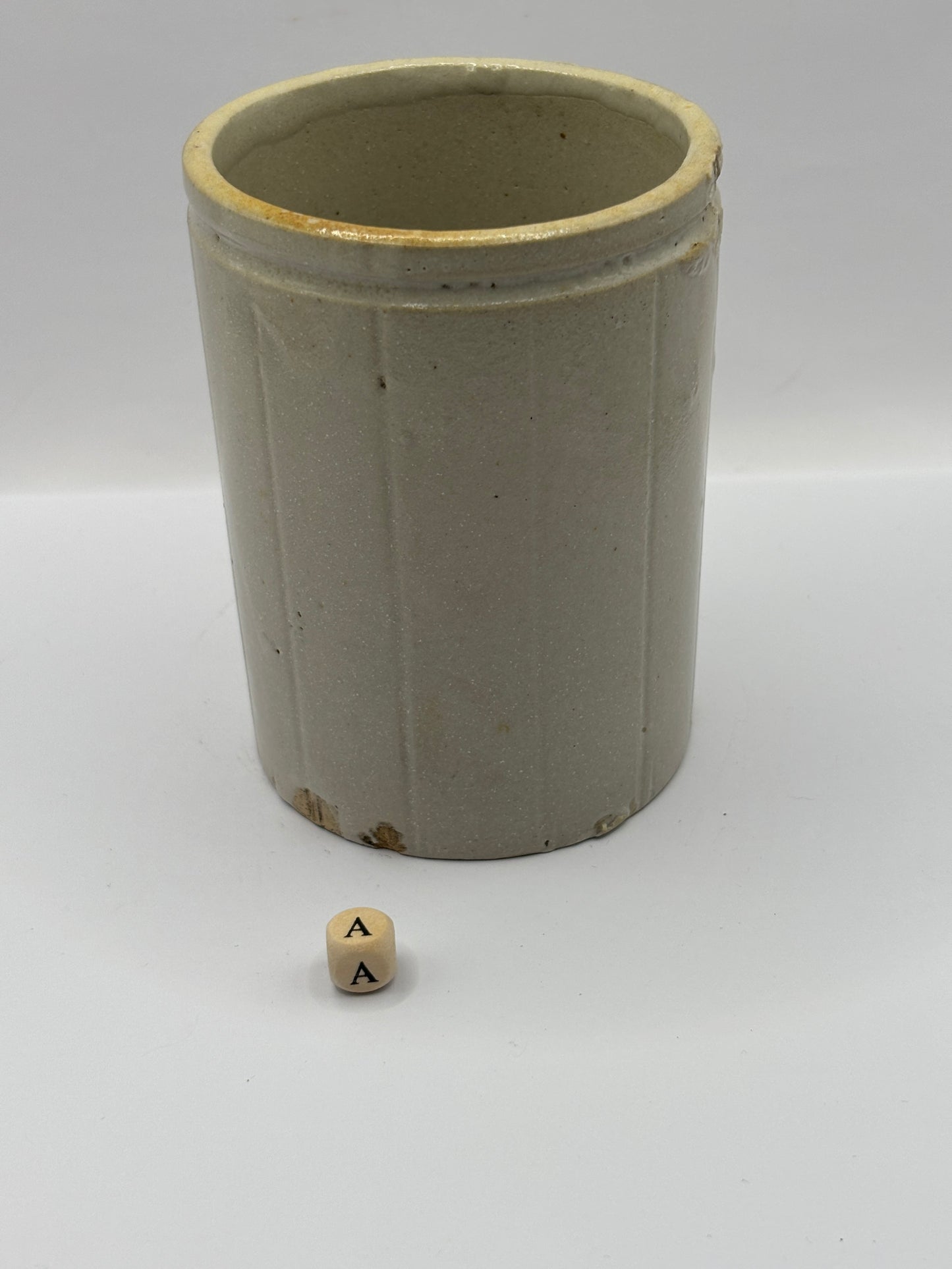 Old 1lb ribbed stoneware jam pot (a)