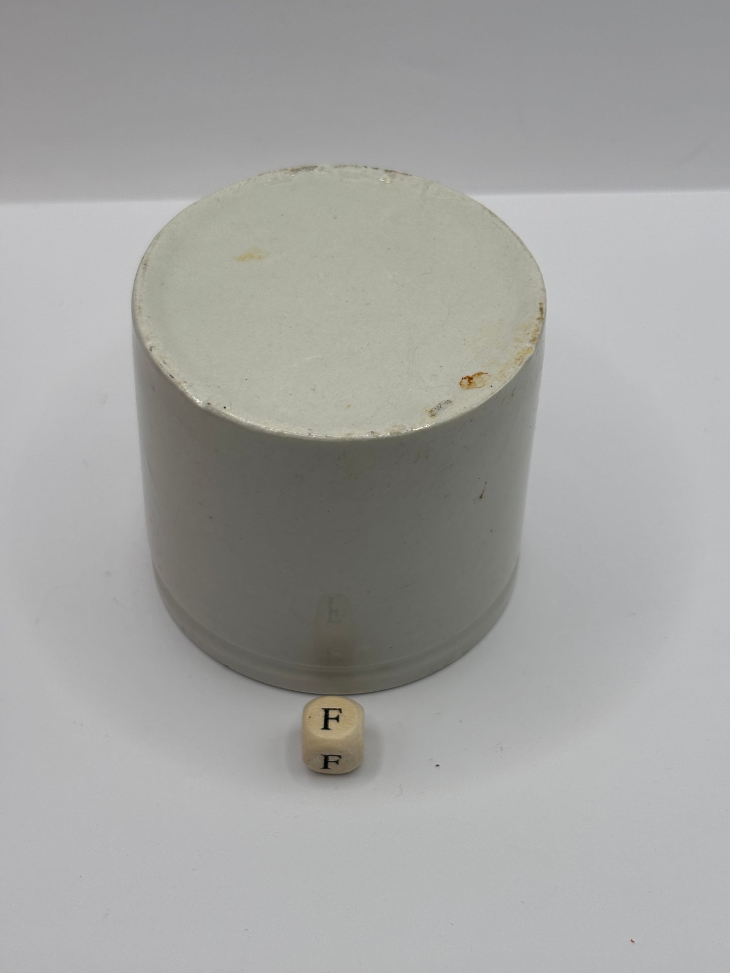 Old ironstone pot/jar (f)