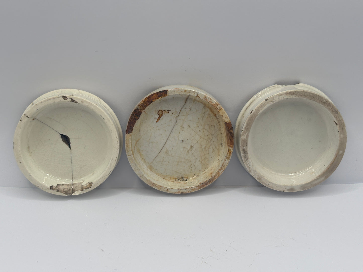 3 Old advertising lids, Damaged