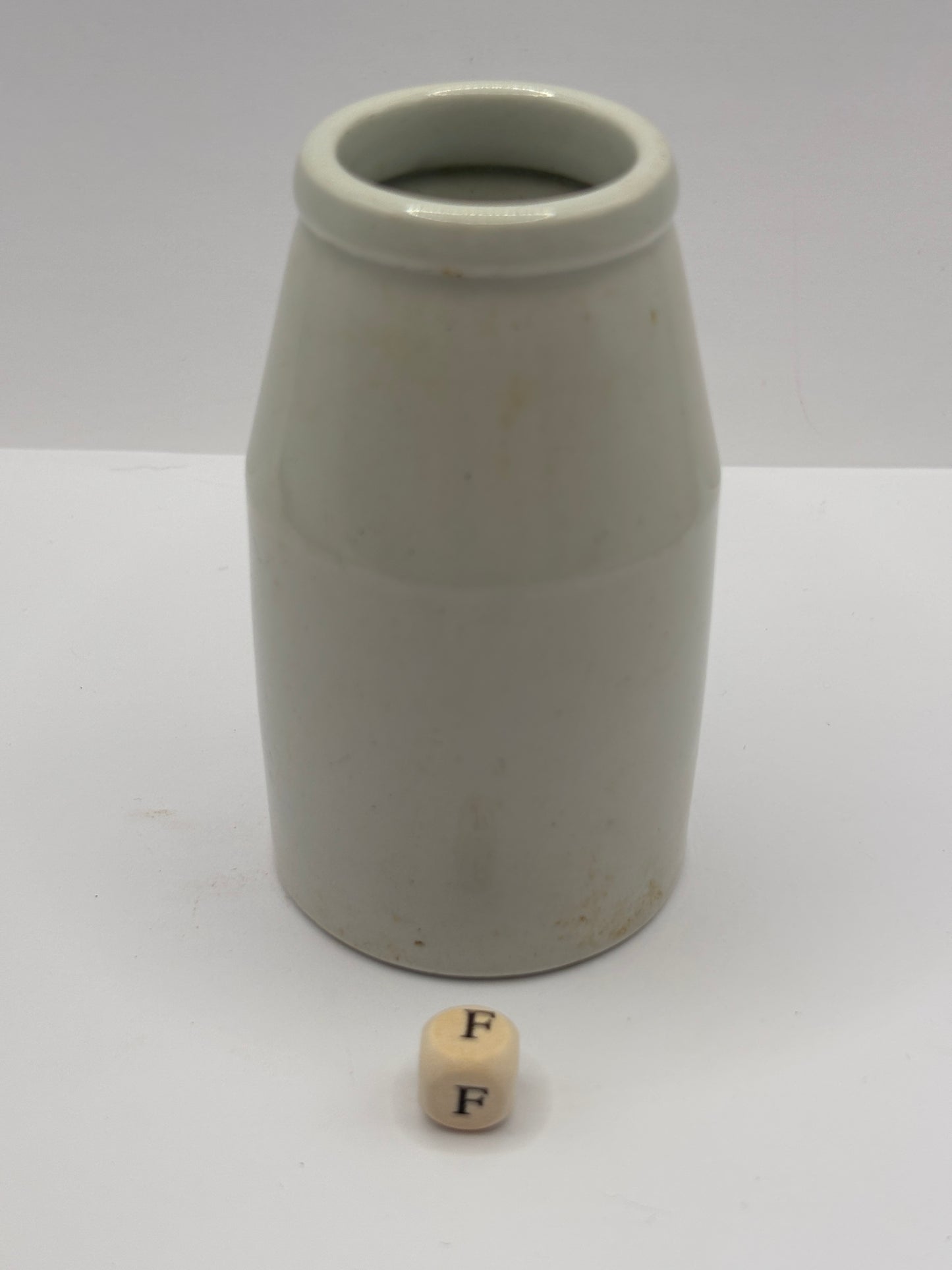 Old white stoneware jar, creamer, churn (F)