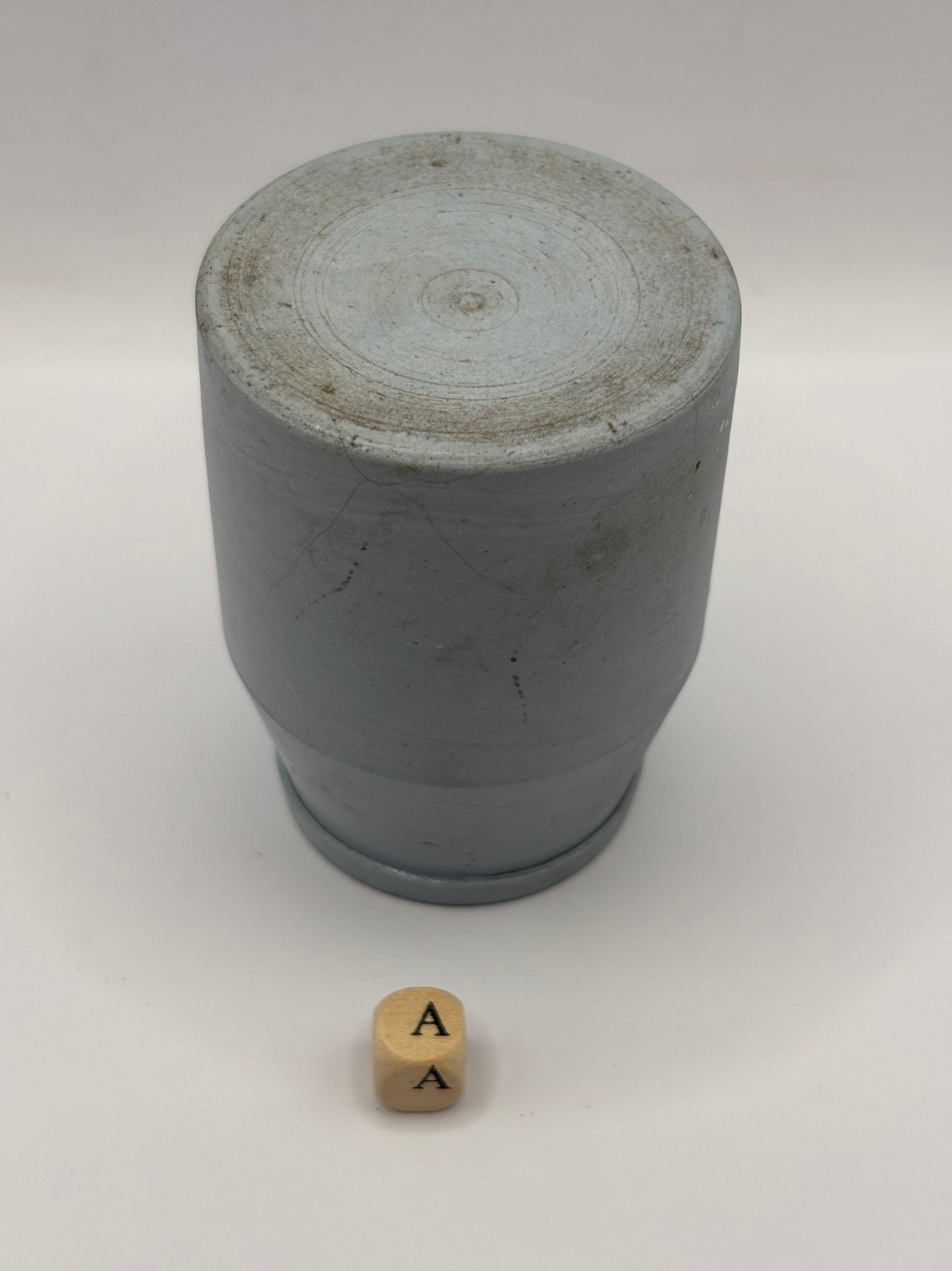 Old blue stoneware churn, cream churn (a)