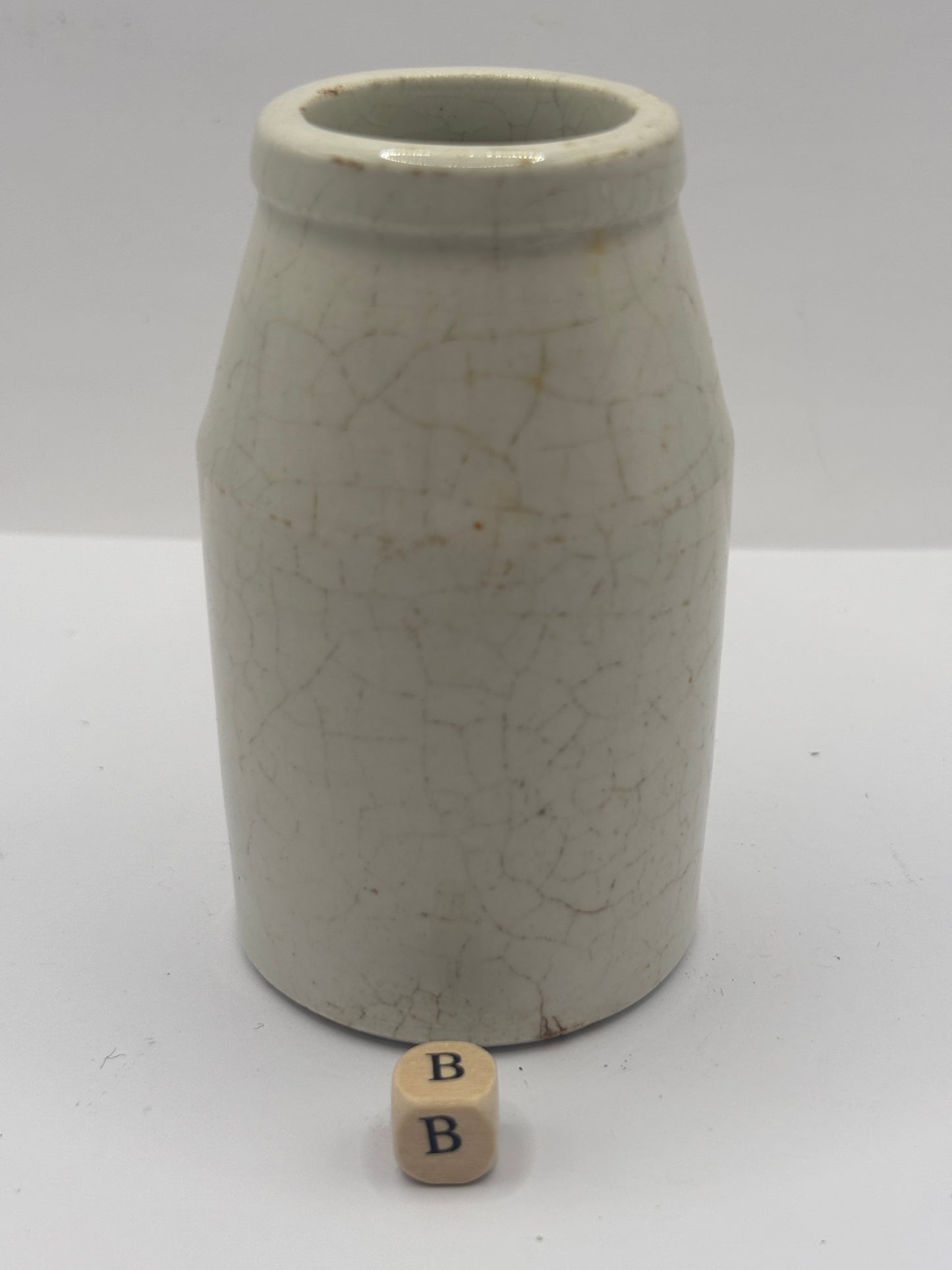 Old white stoneware jar, creamer, churn (B)