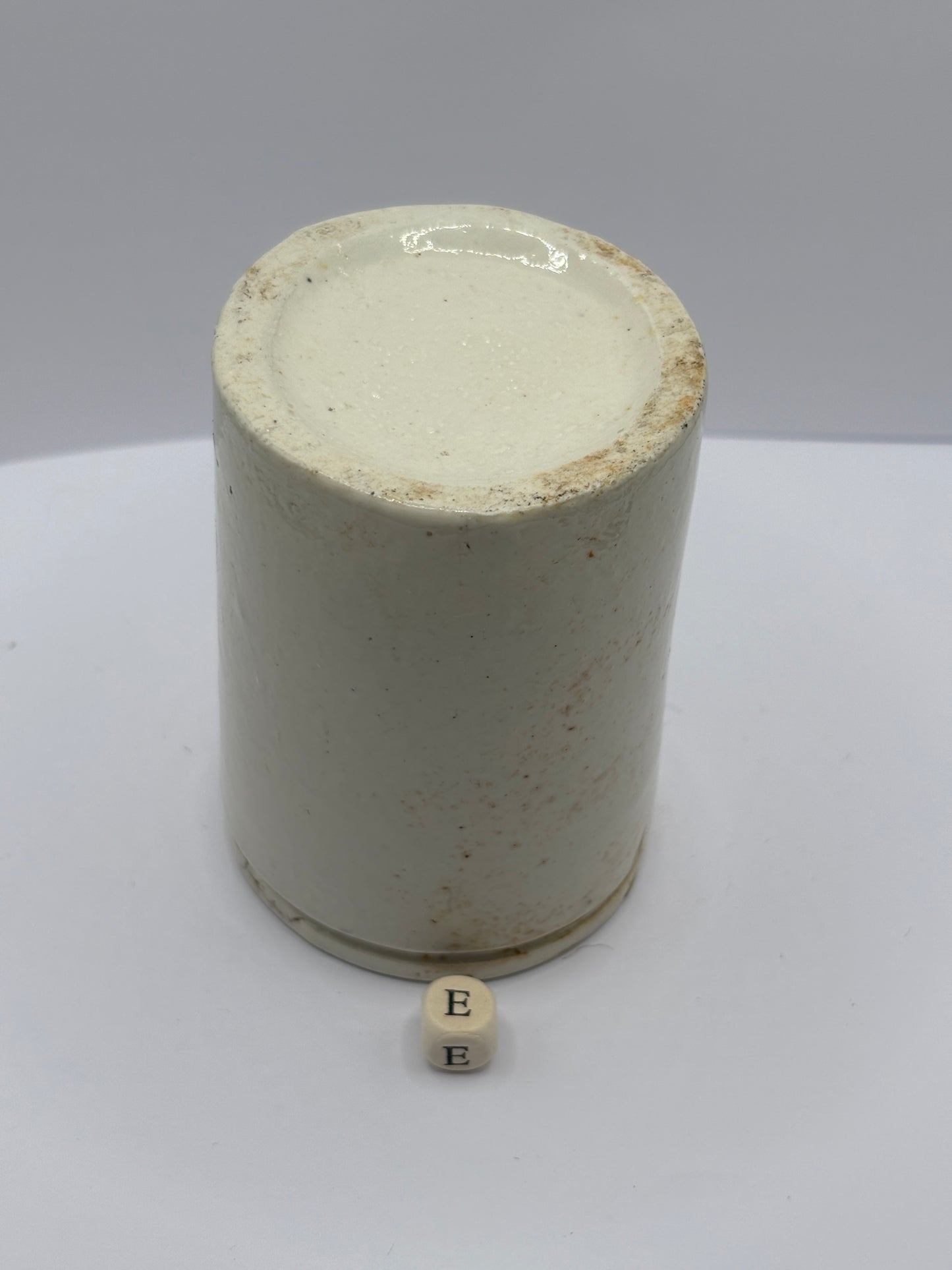 Old stoneware pot (e)