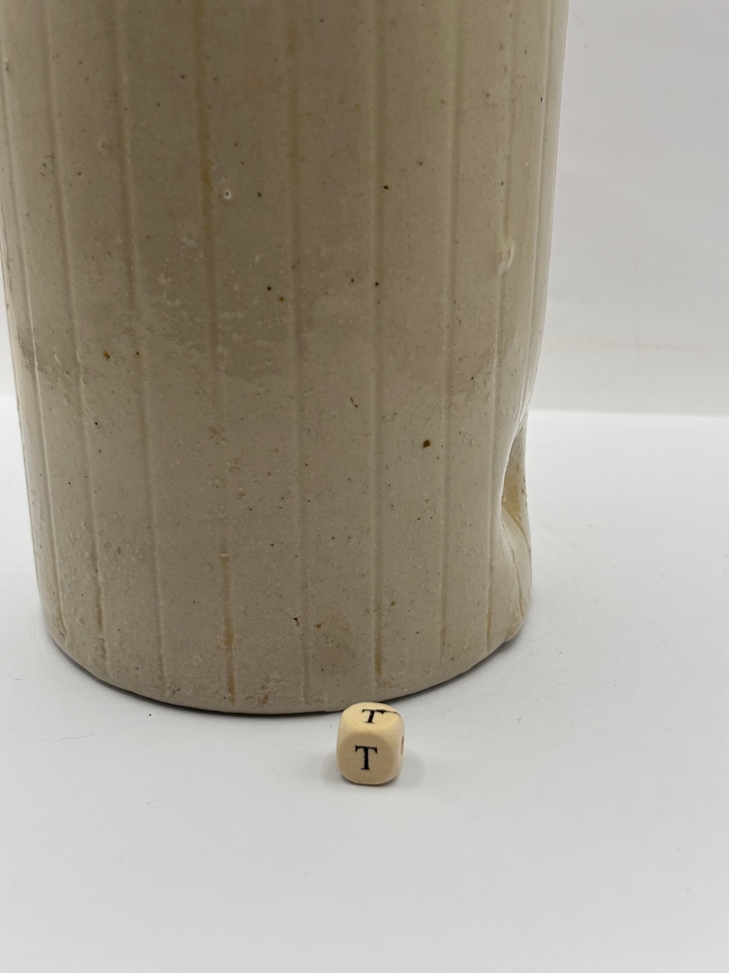 Old 2lb advertising stoneware jam pot, Hartleys (T)
