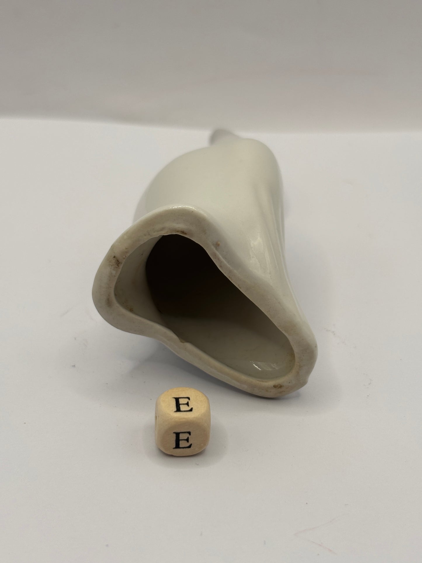 Old bird pie funnel (e)