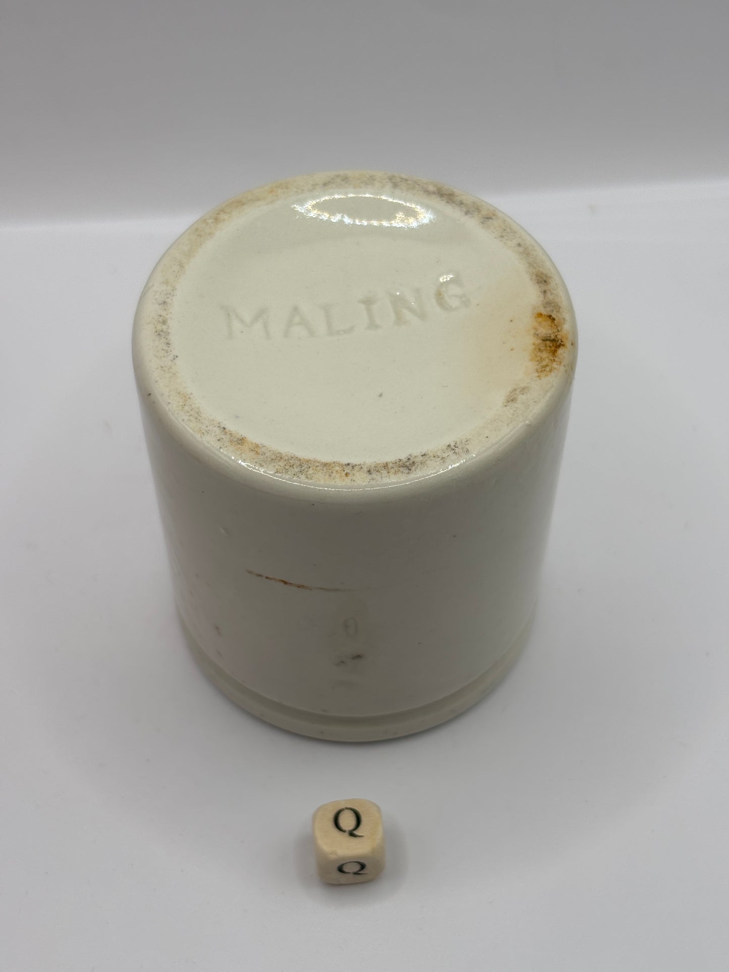 Old chunky stoneware Mailing pot (Q)