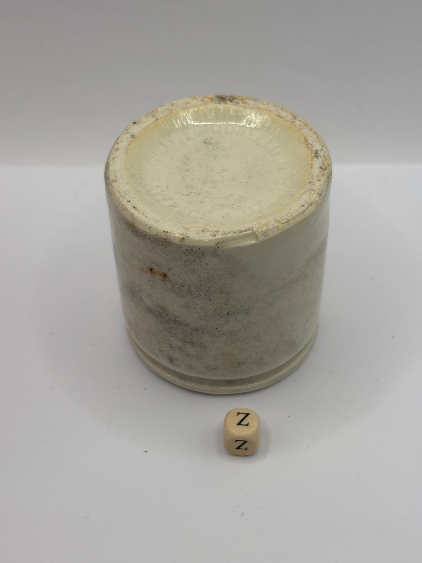 Old chunky stoneware pot (z)