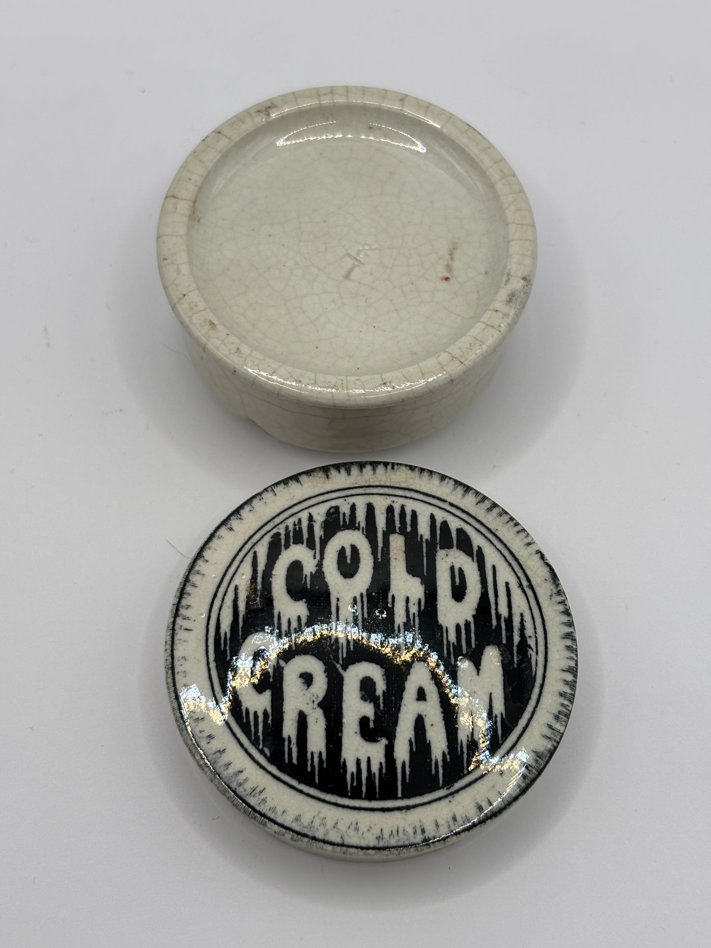 Old advertising lid and base, Cold cream