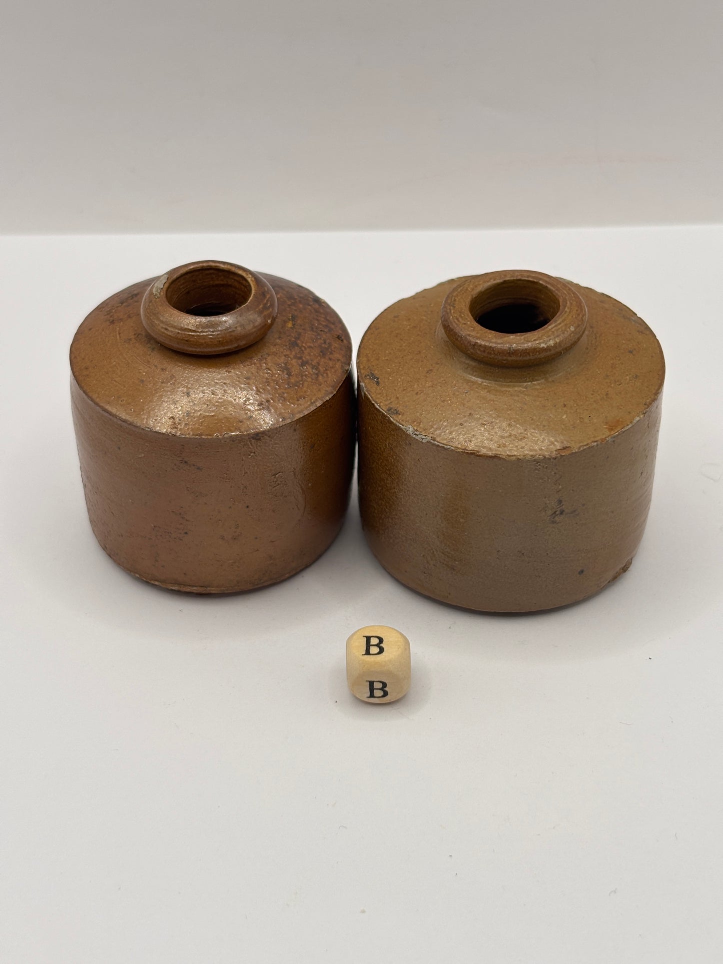 2 brown stoneware inkwells, ink bottles (B) pork pie inks