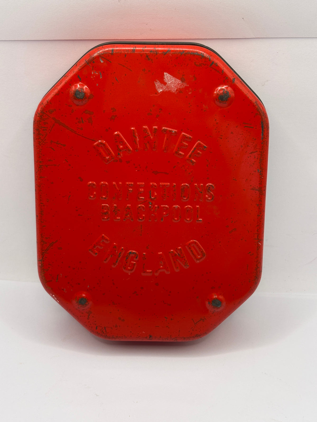 Old tin, Daintree confectioners