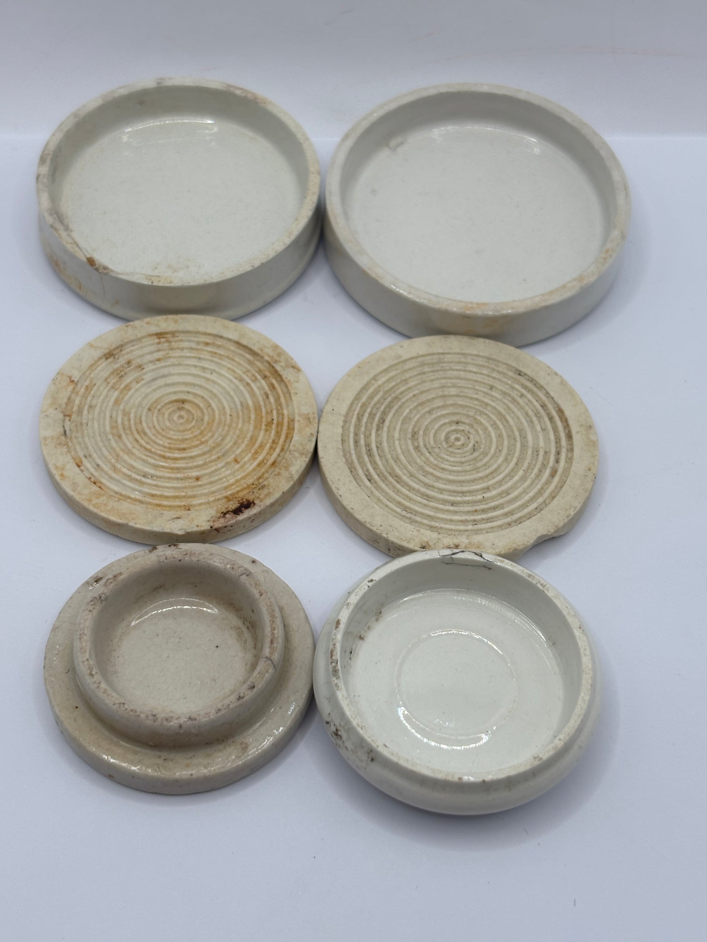 5 stoneware lids, stacking lids