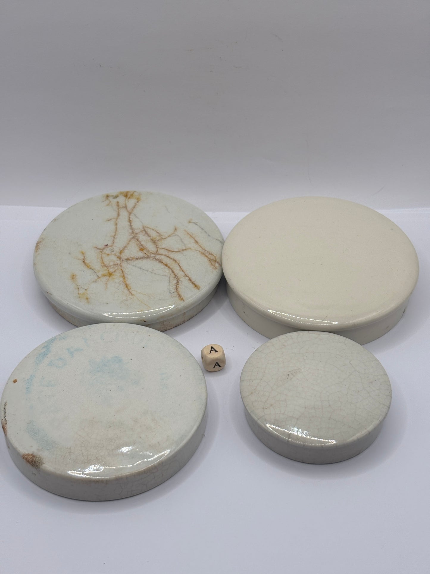 4 old plain stoneware lids, stacking lids (A)