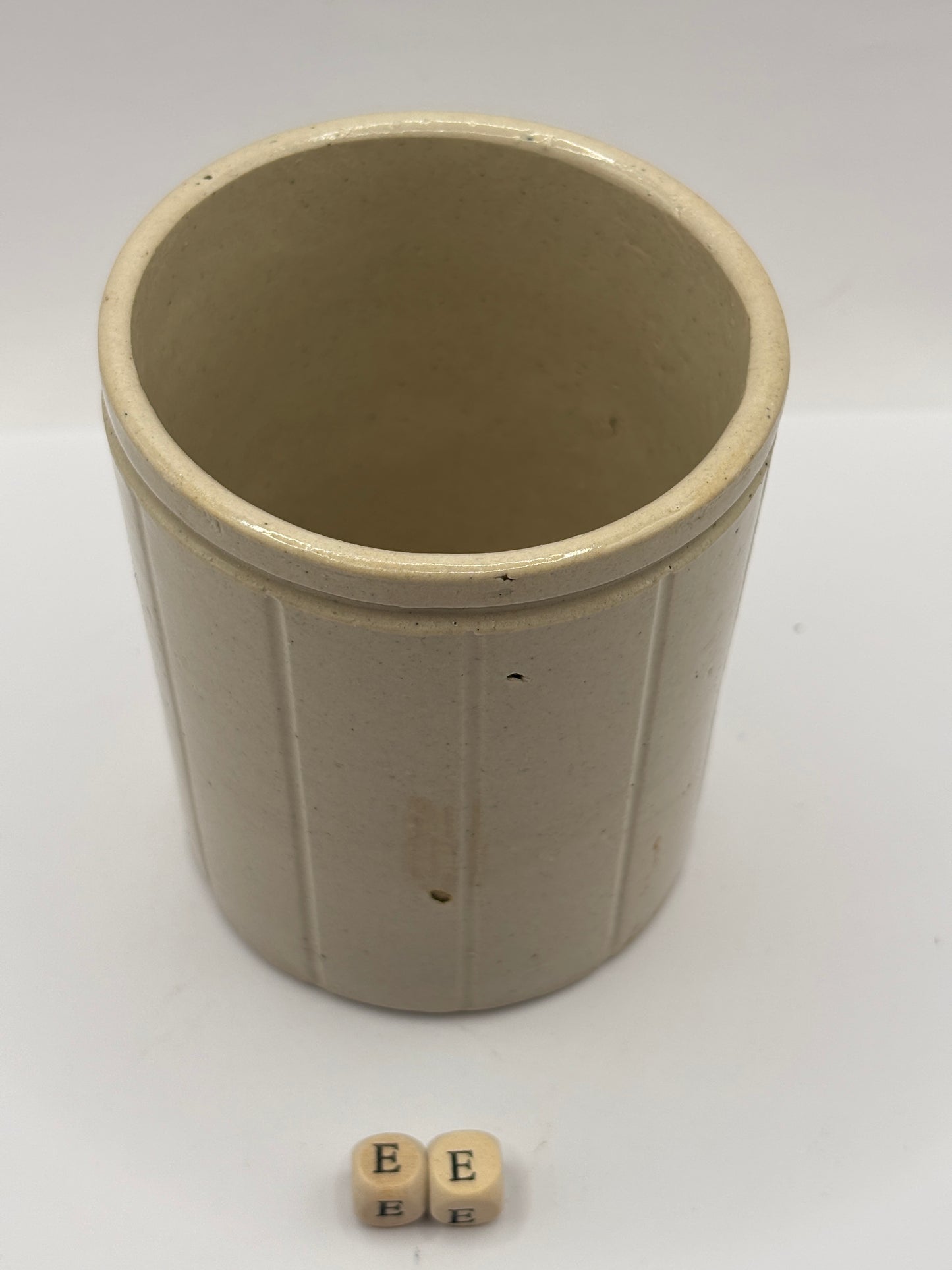 Old 1lb ribbed Hartleys stoneware jam pot (ee)