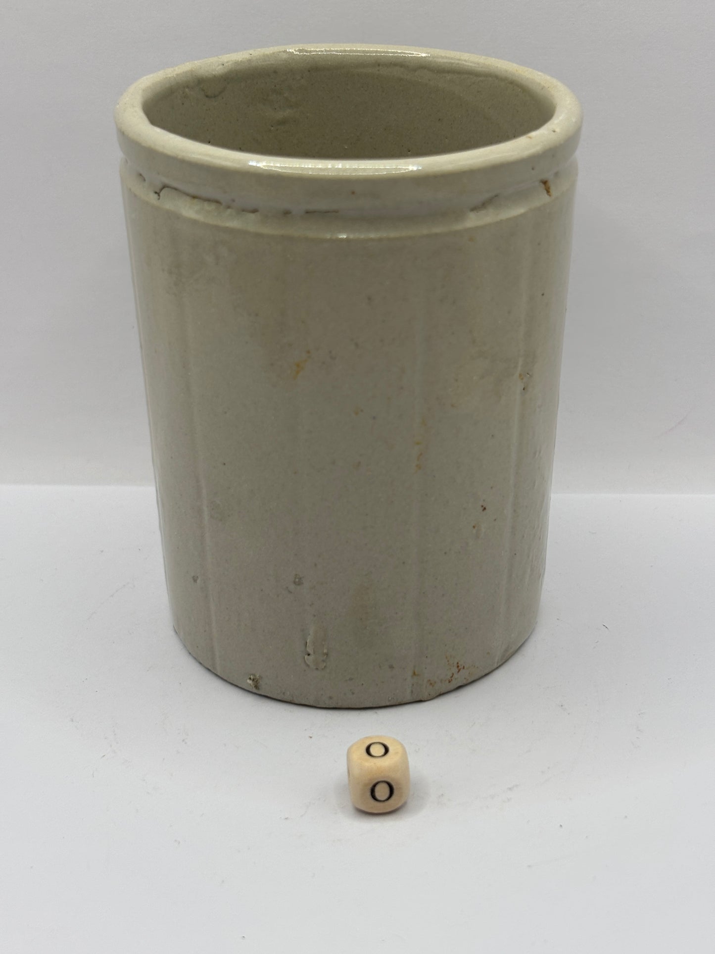 Old 1lb ribbed stoneware jam pot (o)