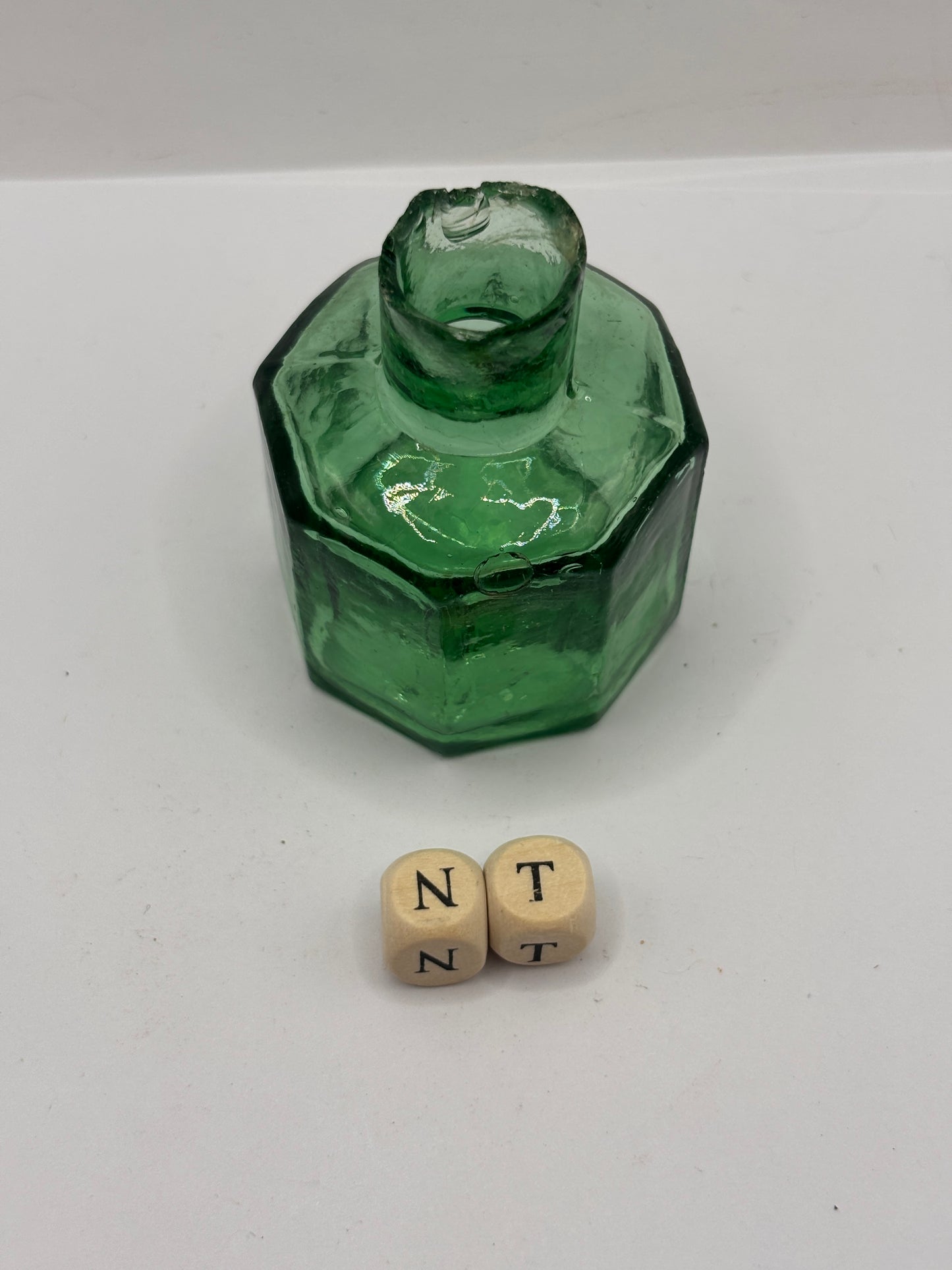 Old green glass ink bottle, inkwell, penny ink (NT)