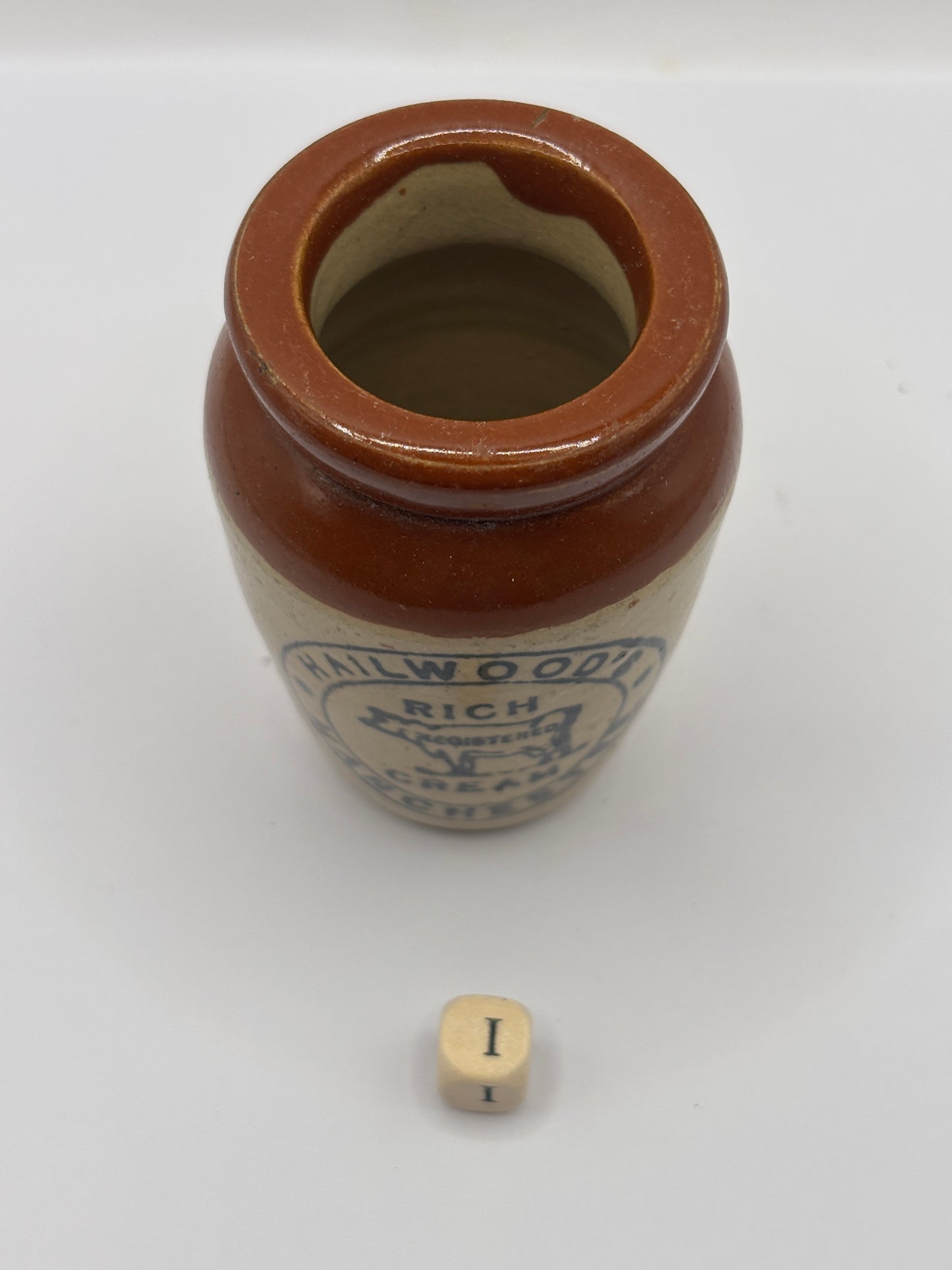 Old Manchester advertising cream pot, Hailwoods rich cream (i) cracked
