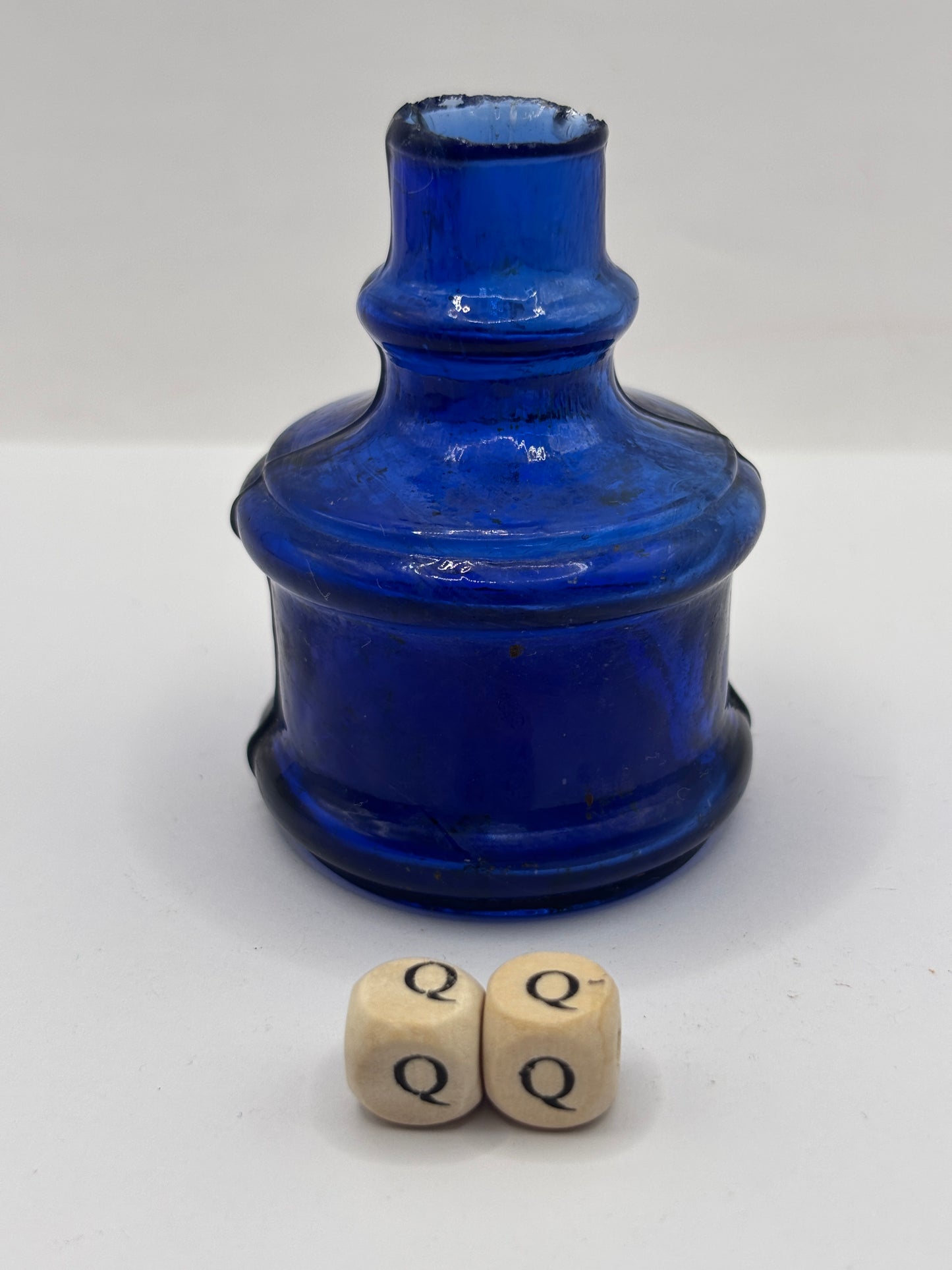 Old cobalt blue glass ink bottle, inkwell (QQ)