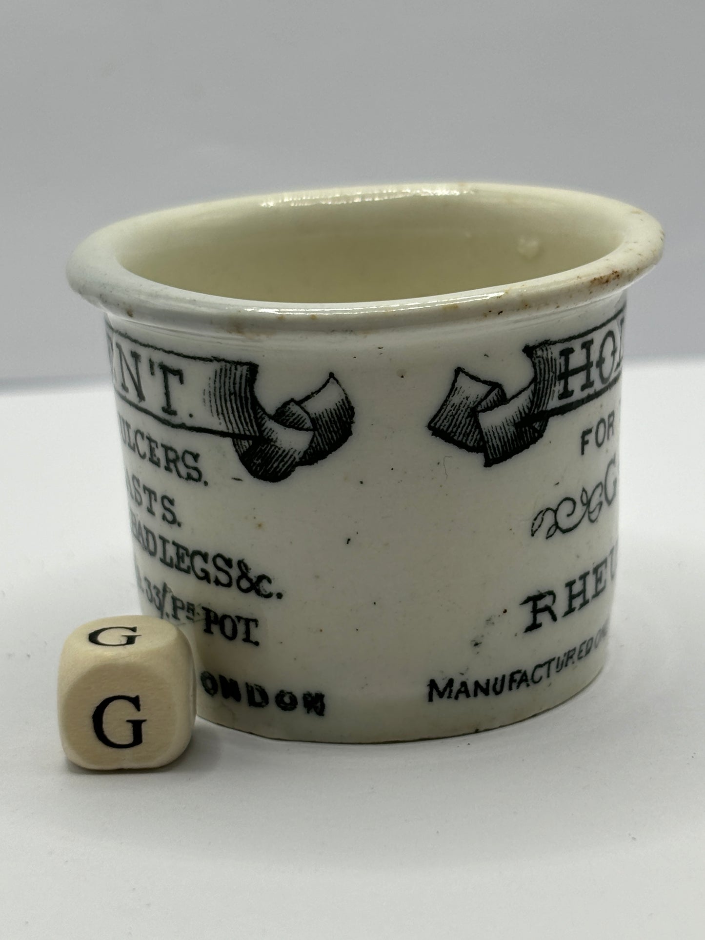 Small Holloway’s advertising ointment pot (G)