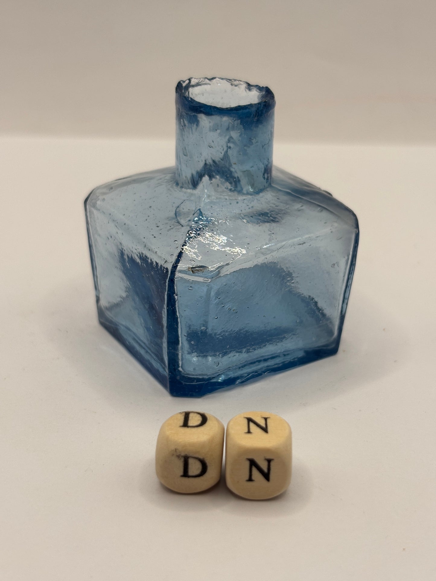 Old blue glass ink bottle, inkwell, penny ink (DN)