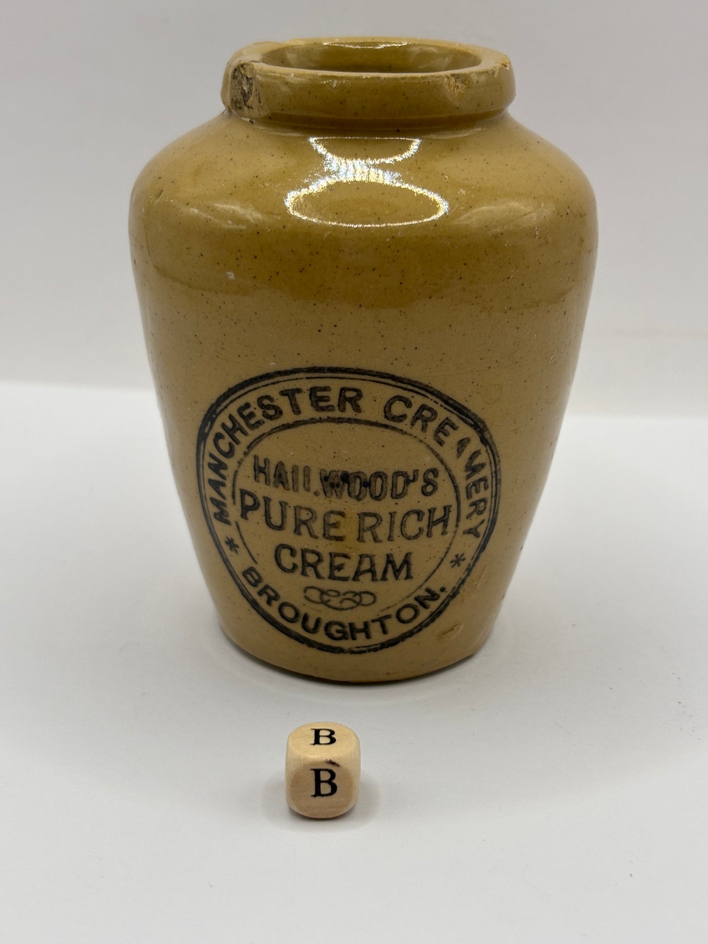 Old advertising cream pot, Manchester creamery Hailwoods cream (B) chipped