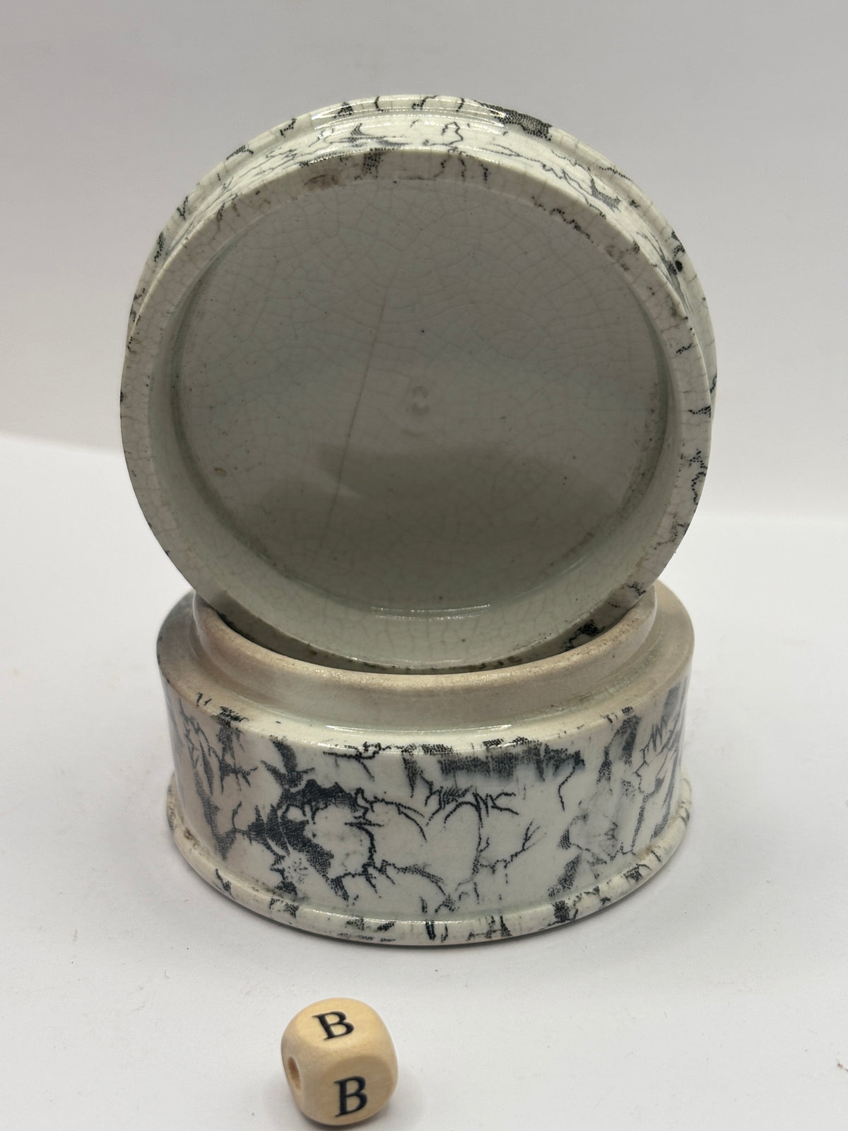 Old advertising lid and base, Oriental tooth paste Jewsbury & Brown (B)