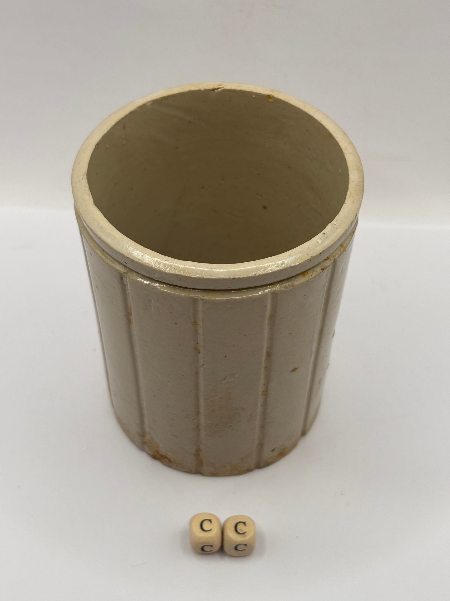 Old 1lb ribbed stoneware jam pot (cc)