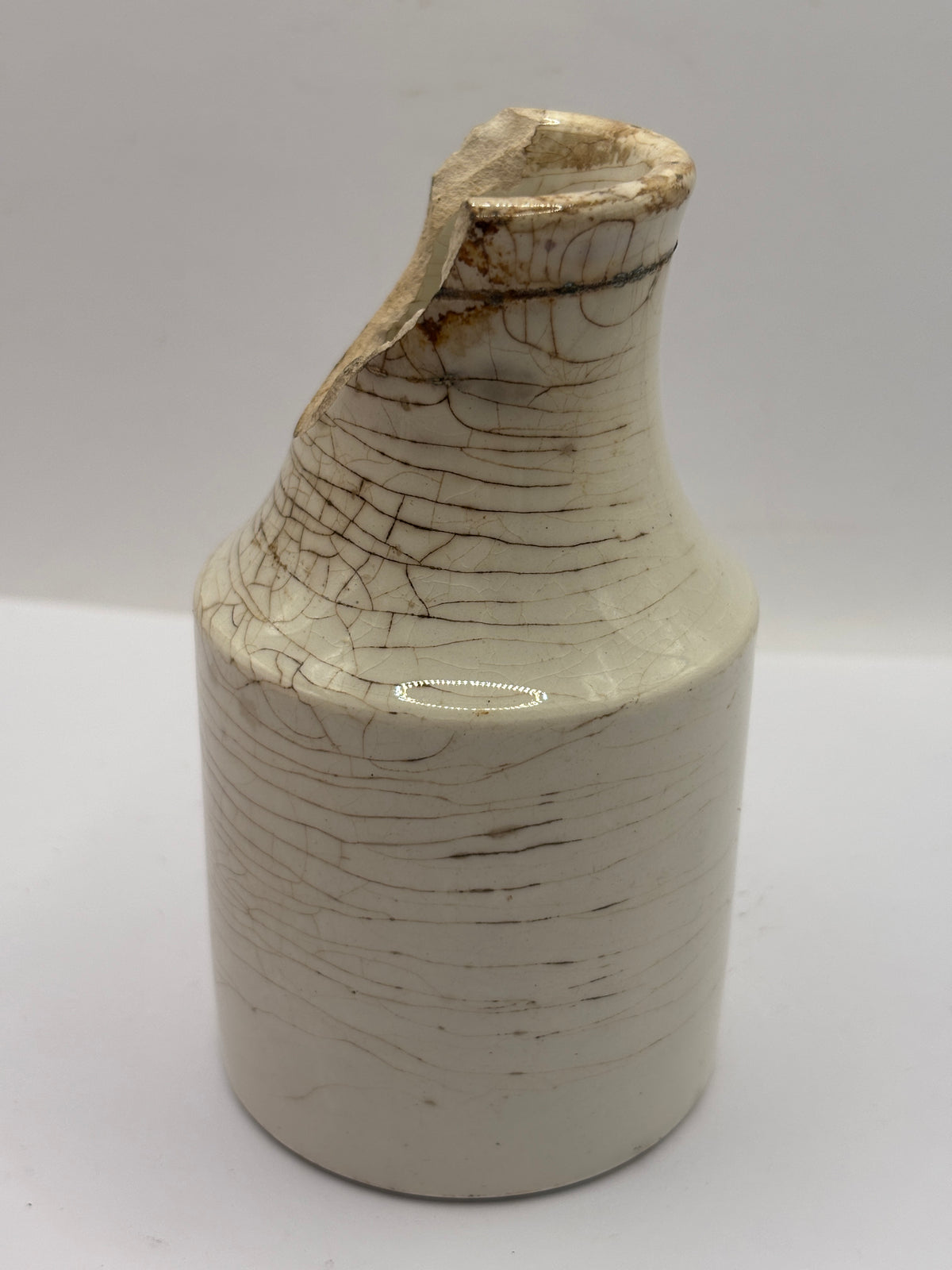 Old stoneware french mustard jar, moutarde de maille. Damaged