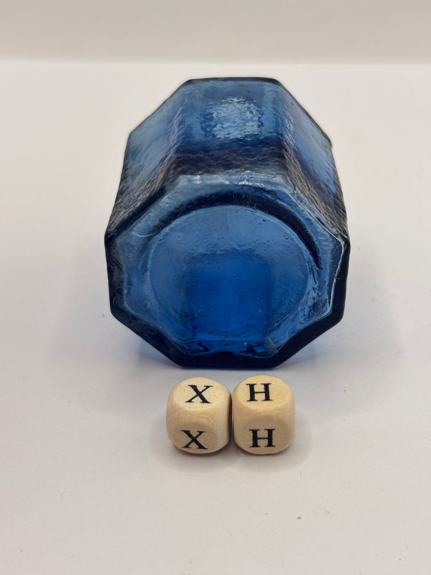 Old blue glass ink bottle, inkwell, penny ink (XH)