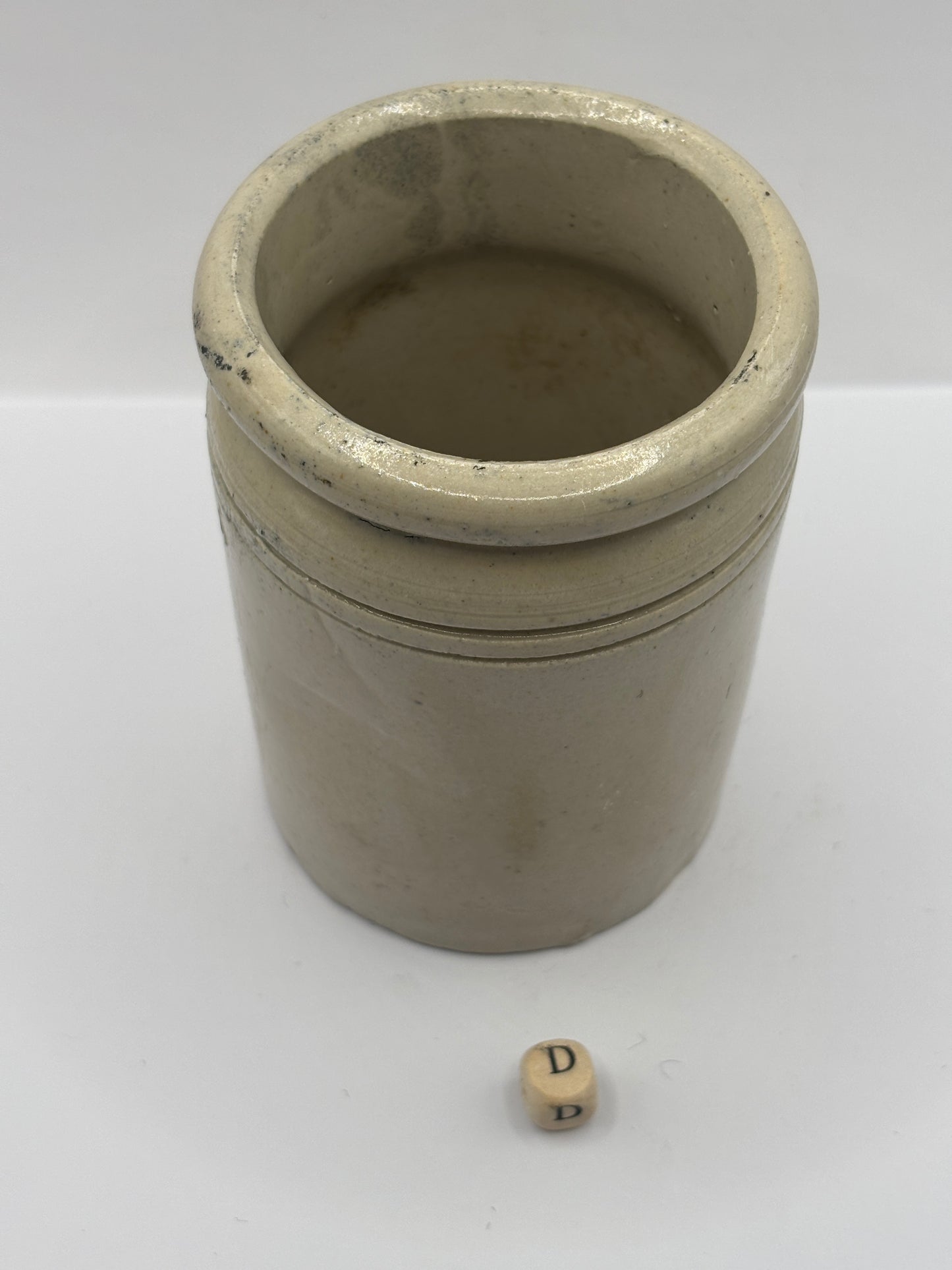 Old 1lb rolled top stoneware jam pot (D)