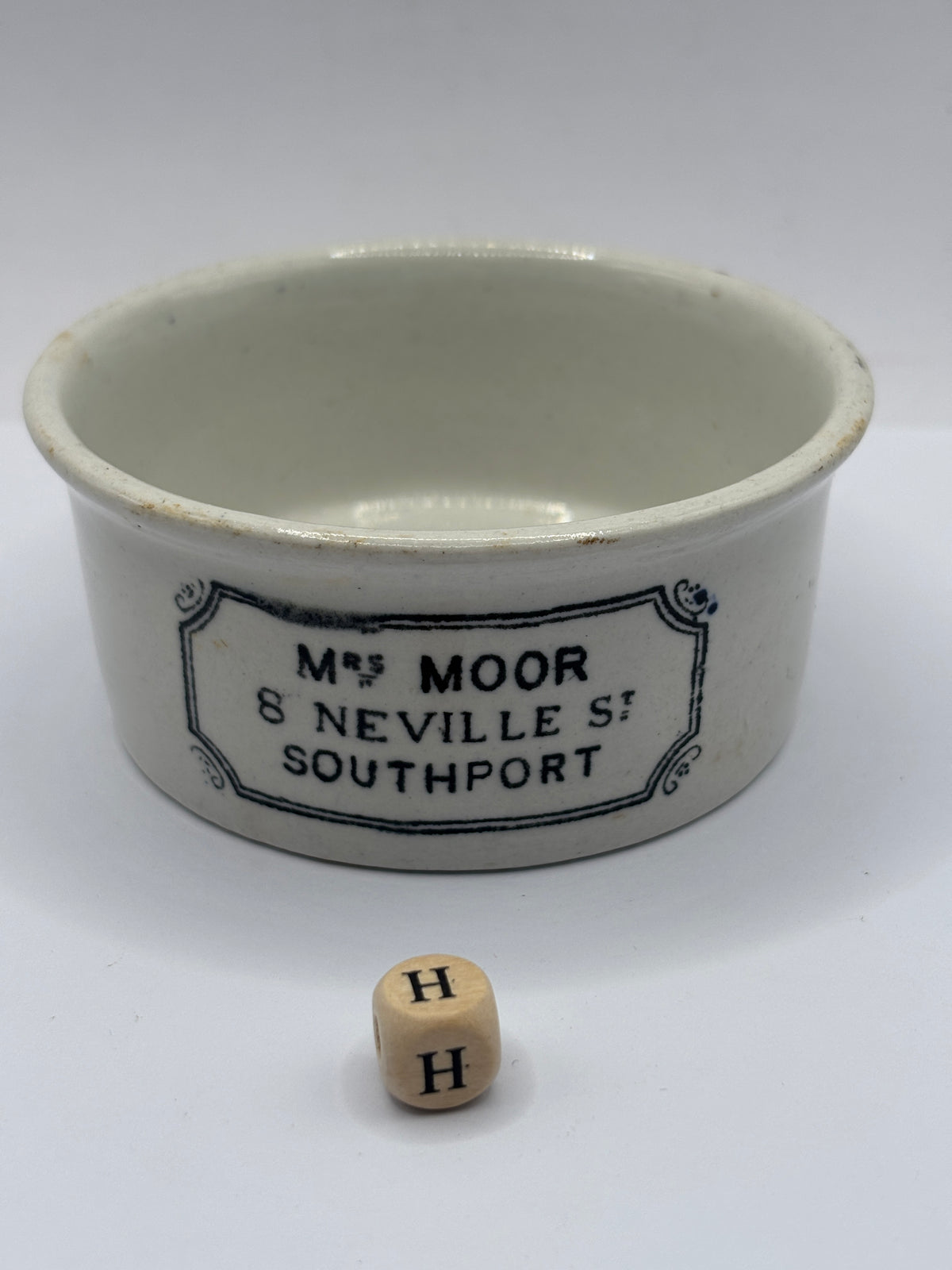 Old Mrs moors advertising meat paste pot (H)