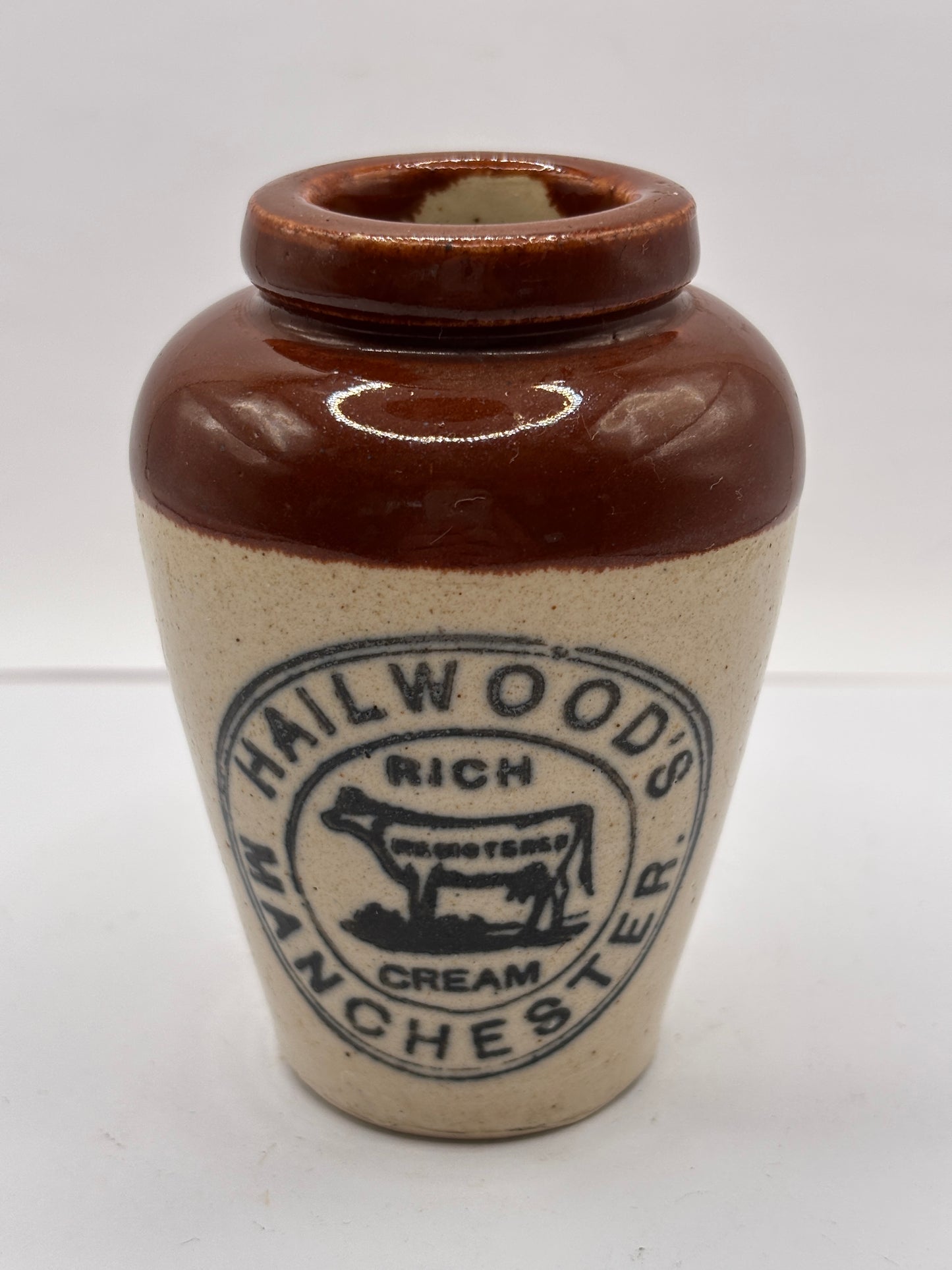 Old Manchester advertising cream pot, Hailwoods rich cream. Manchester