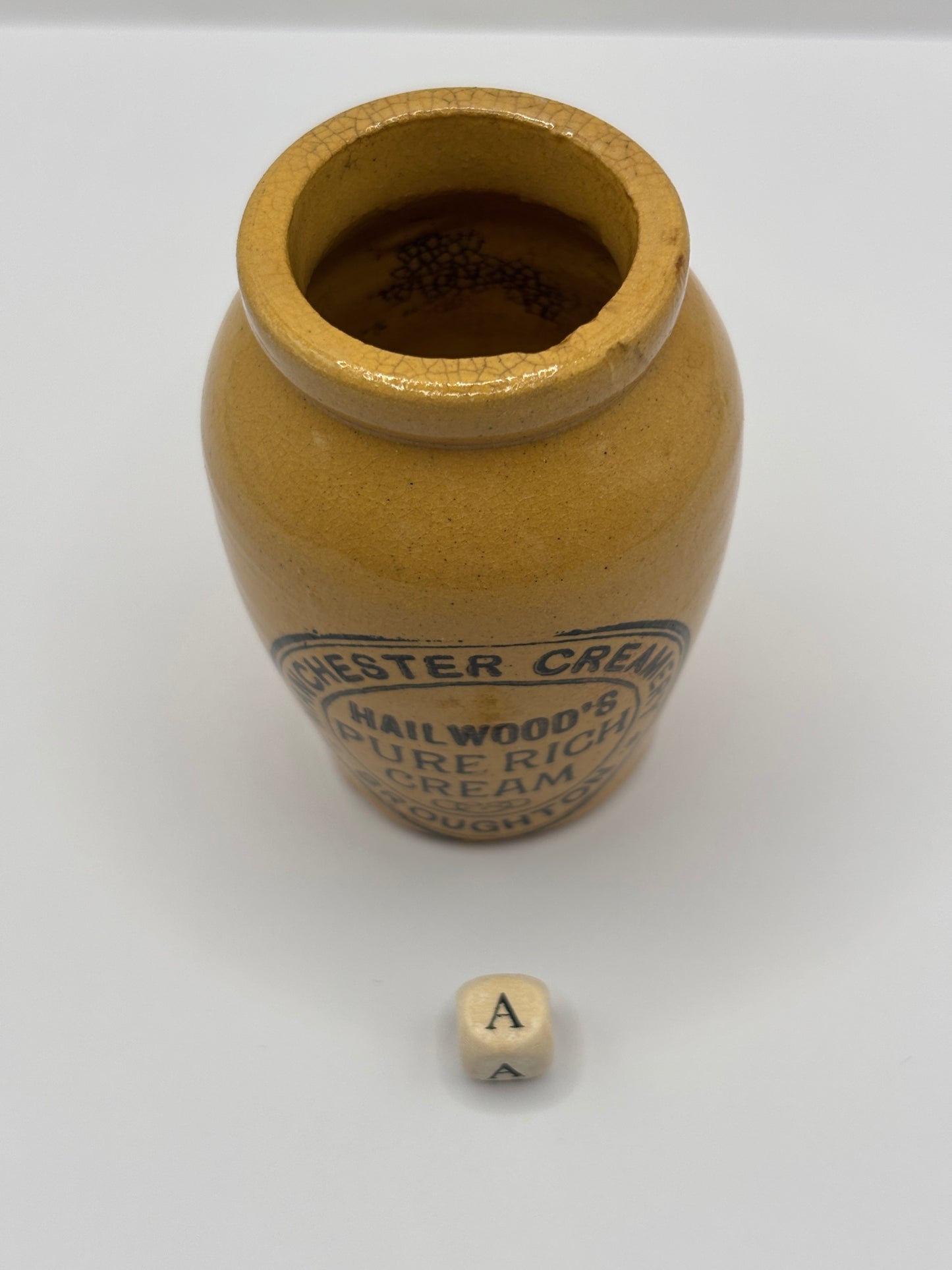 Old Manchester advertising cream pot, Hailwoods rich cream (a)