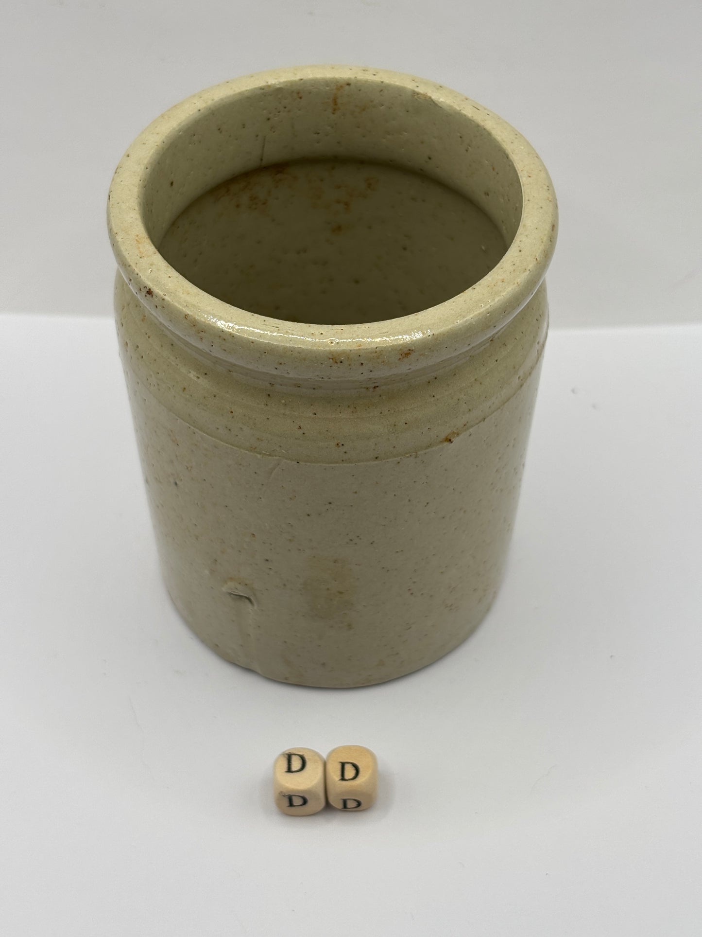 Old 1lb rolled top stoneware jam pot (DD)