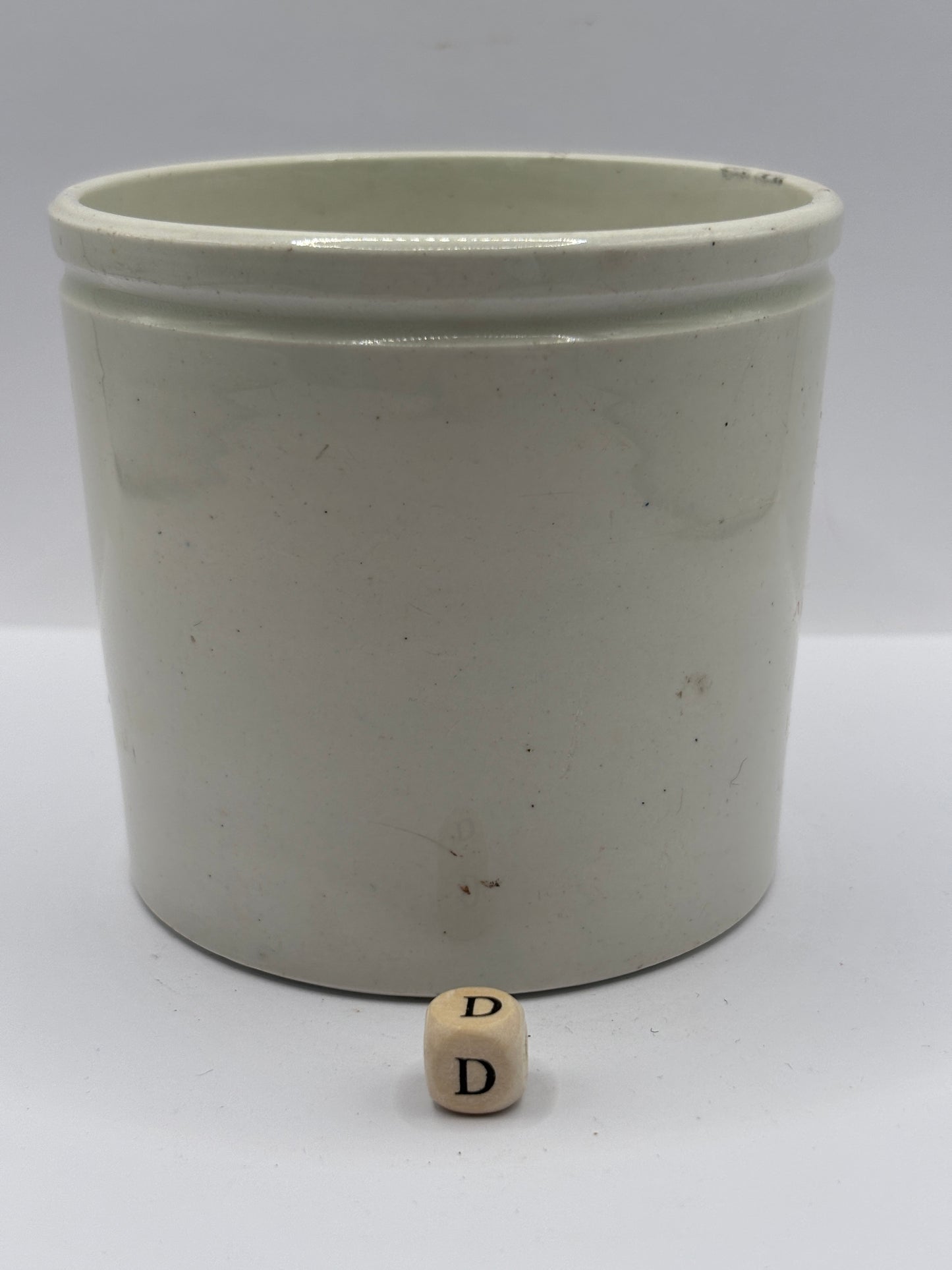Old ironstone pot/jar (D)