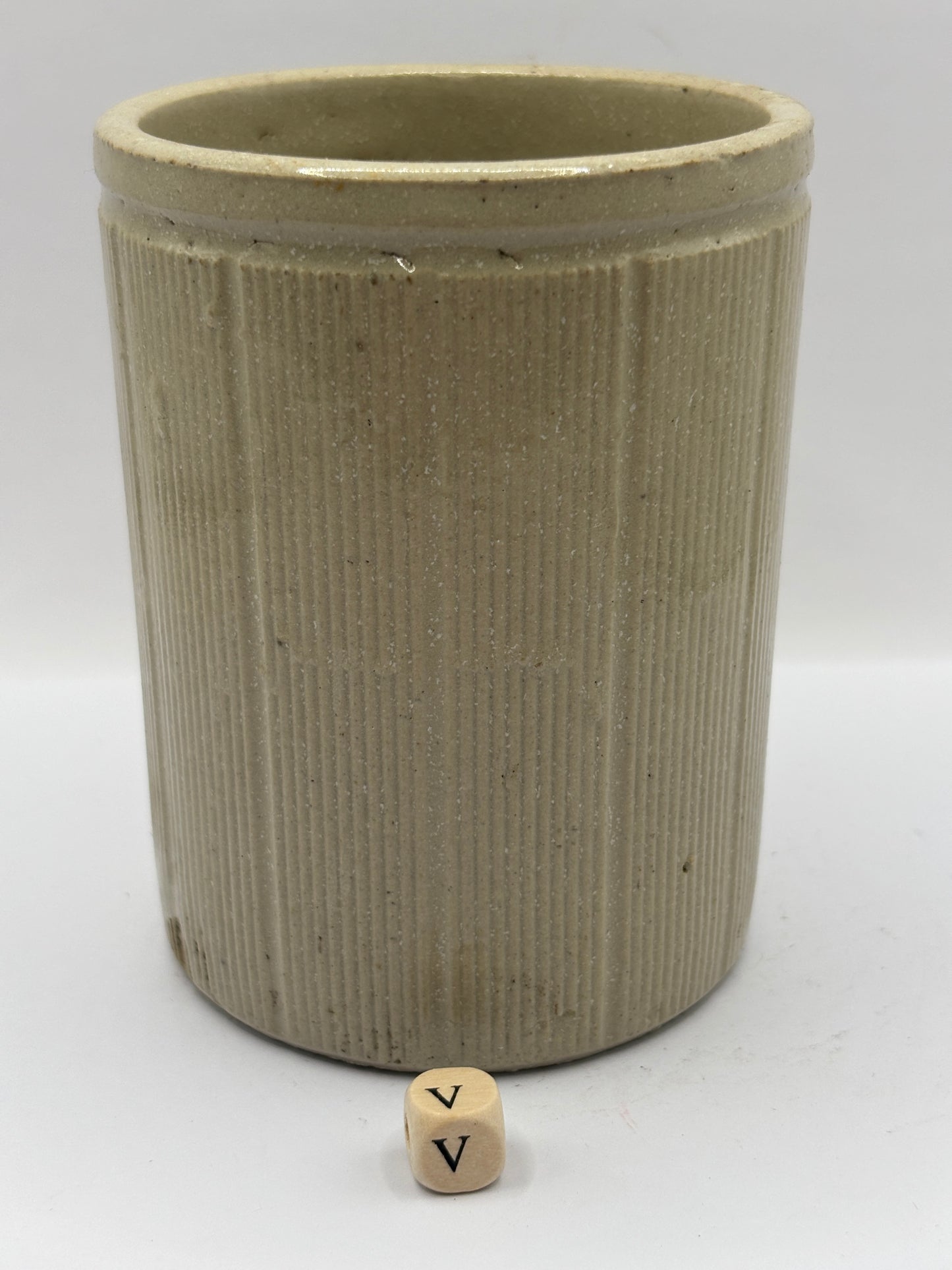 Old 1lb ribbed stoneware jam pot (v)