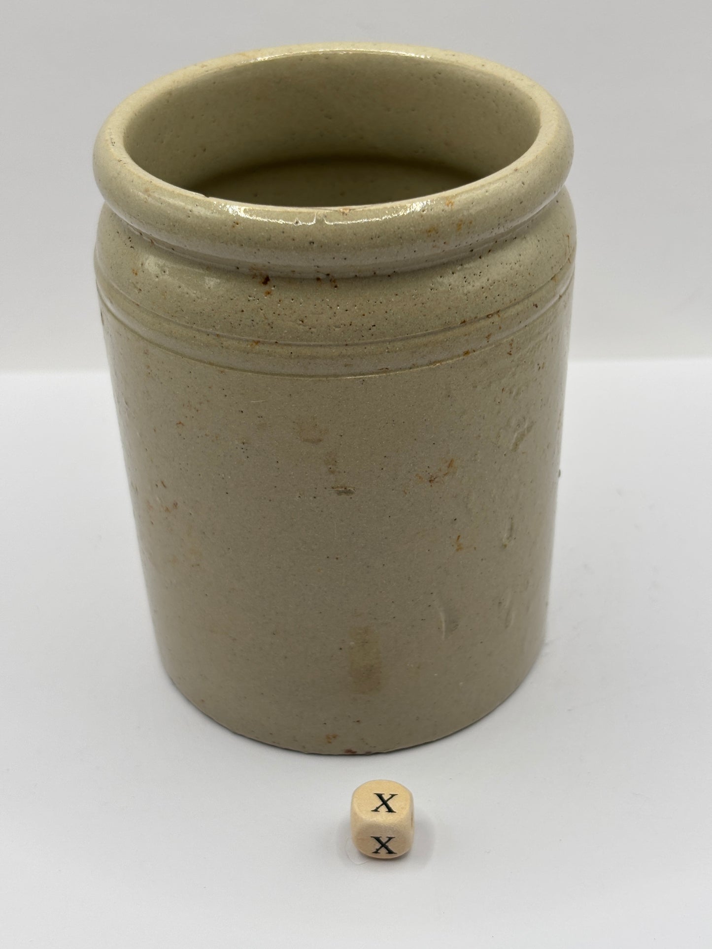 Old 1lb rolled top stoneware jam pot (x)