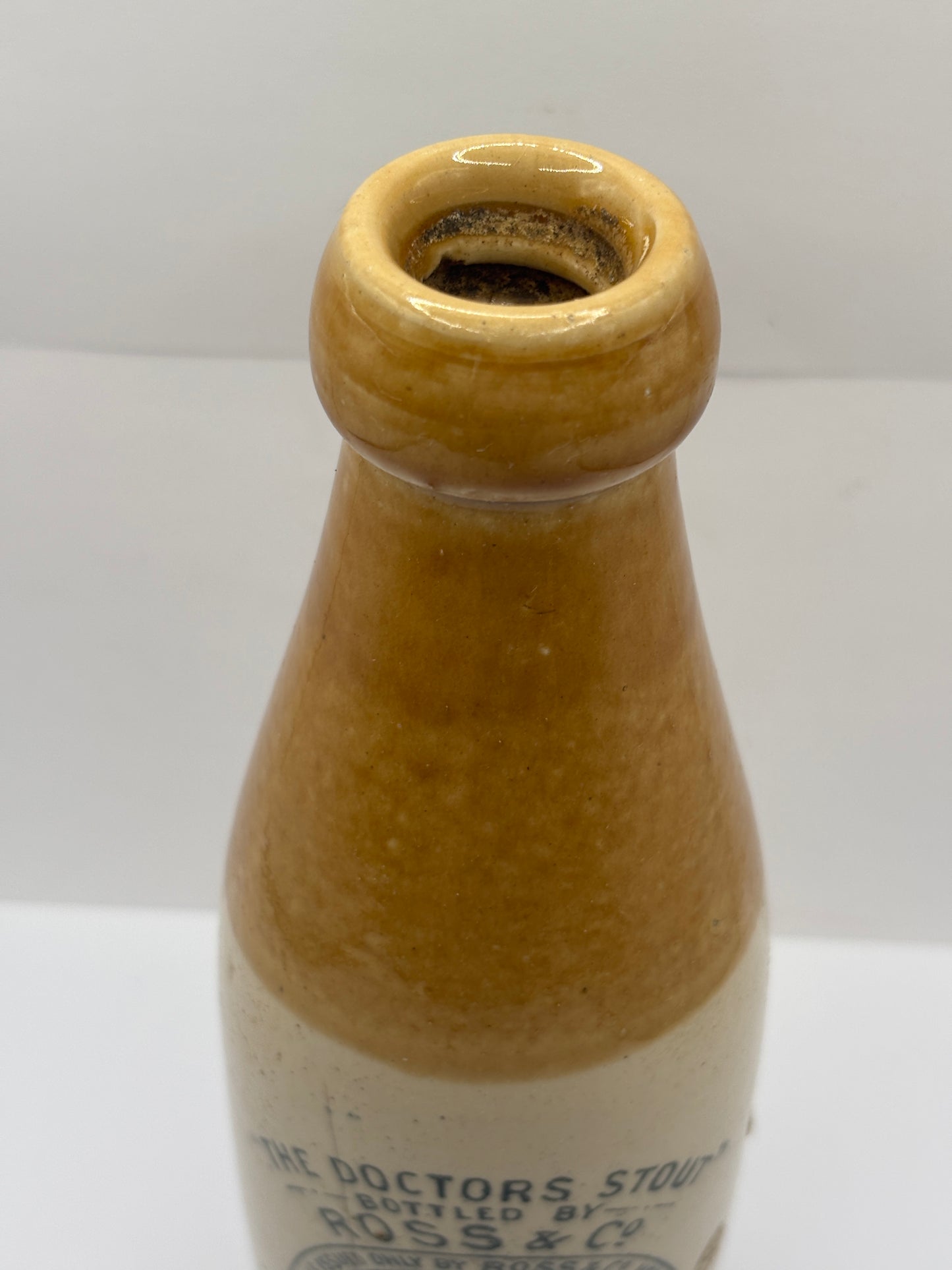 Old stoneware stout bottle, The Doctors stout, Ross & Co. Hairline