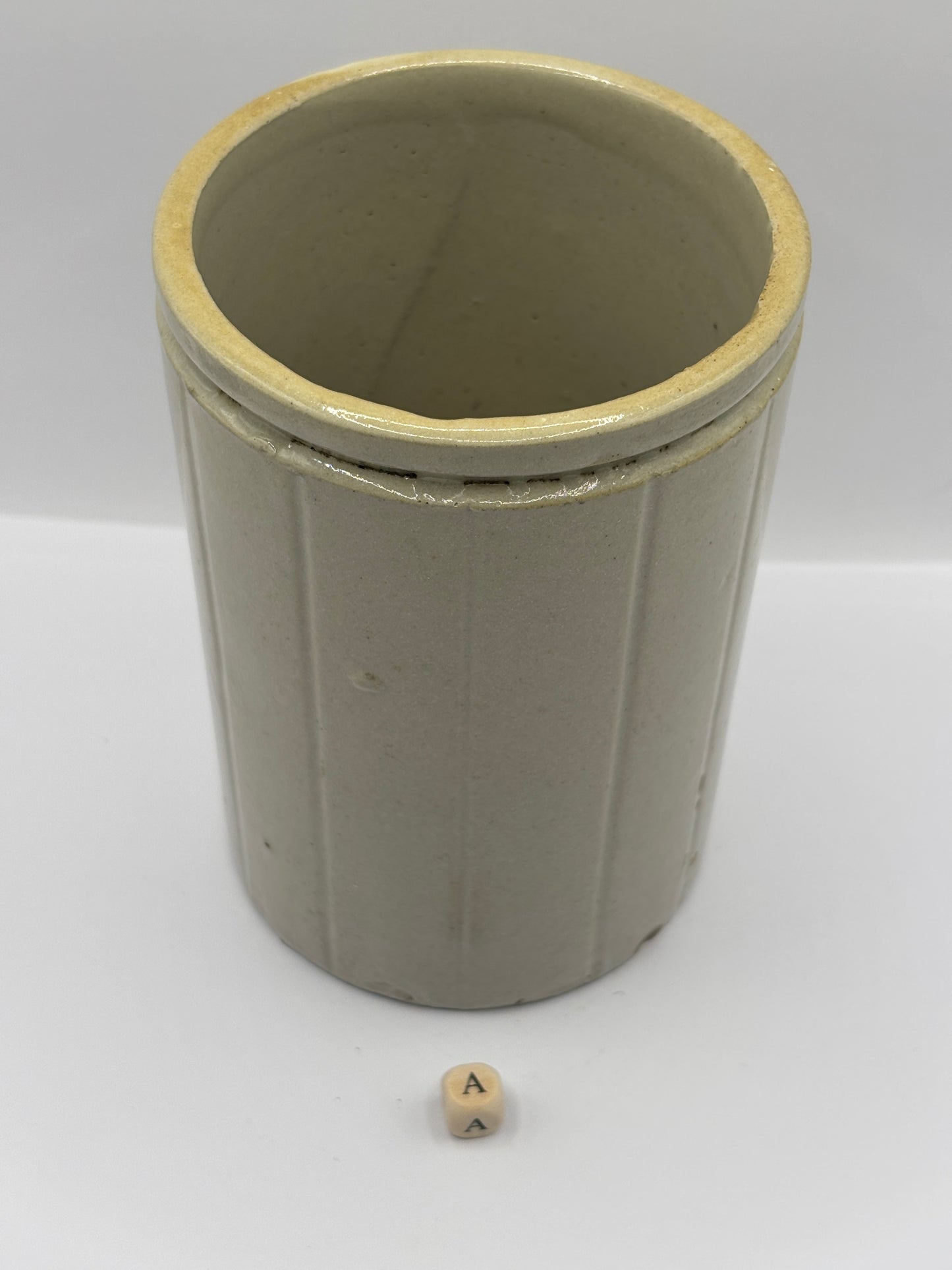 Old 2lb ribbed stoneware jam pot (a)