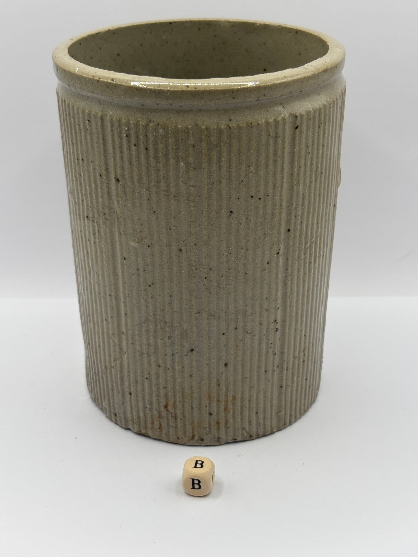Old 2lb ribbed stoneware jam pot (B)